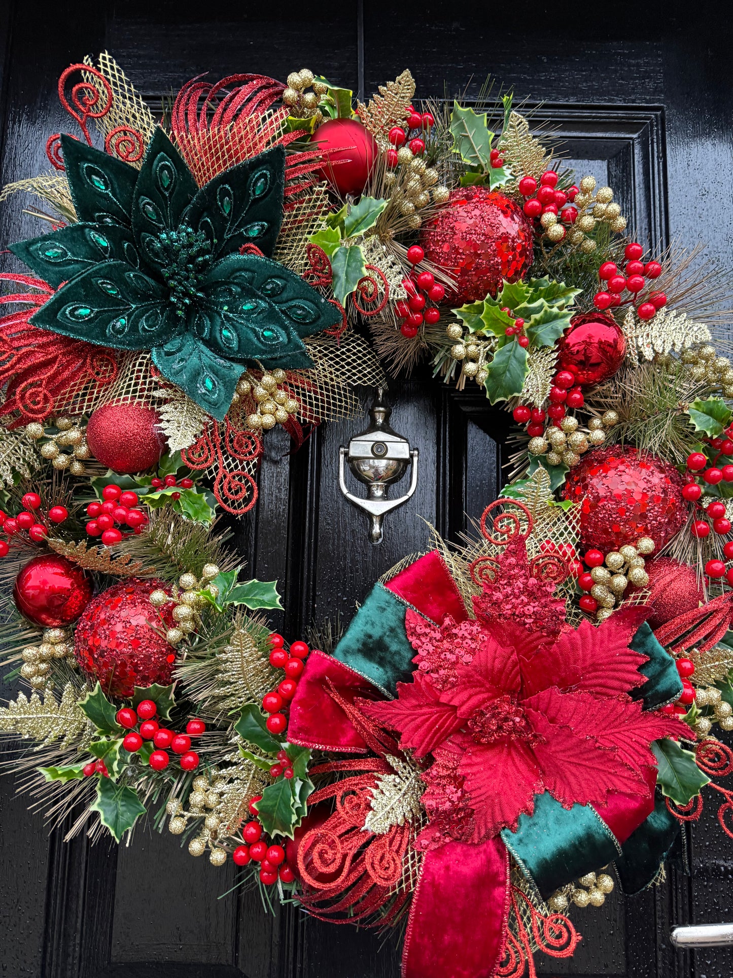 65cm DELUXE TRADITIONAL GREEN / RED POINSETTIA WREATH