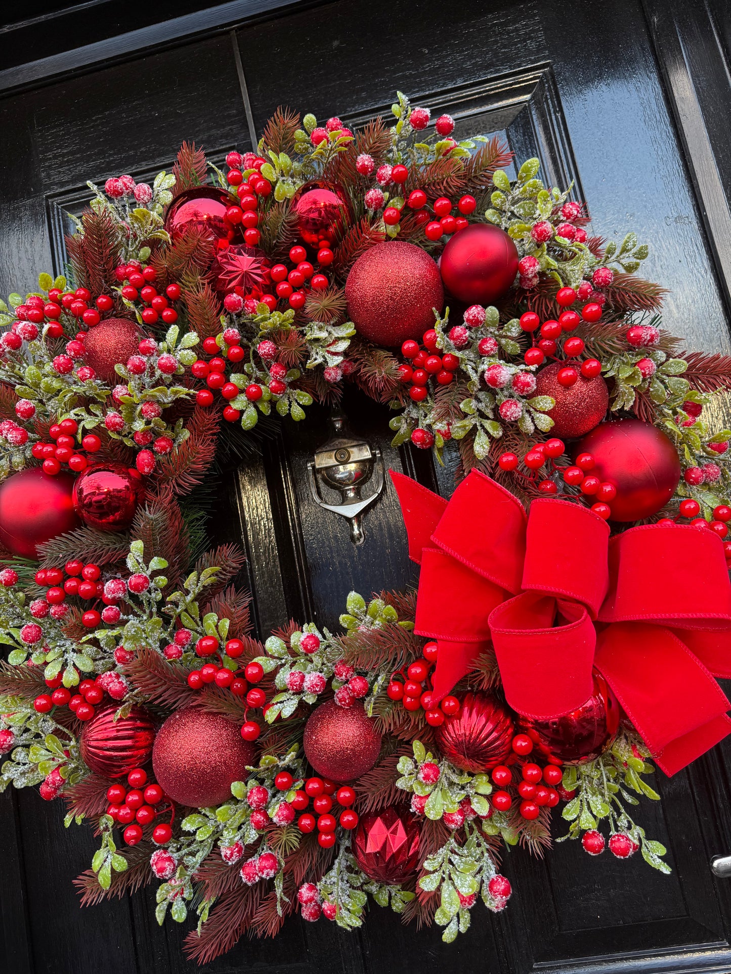 65cm DELUXE WINTER RED VERY BERRY BAUBLE WREATH
