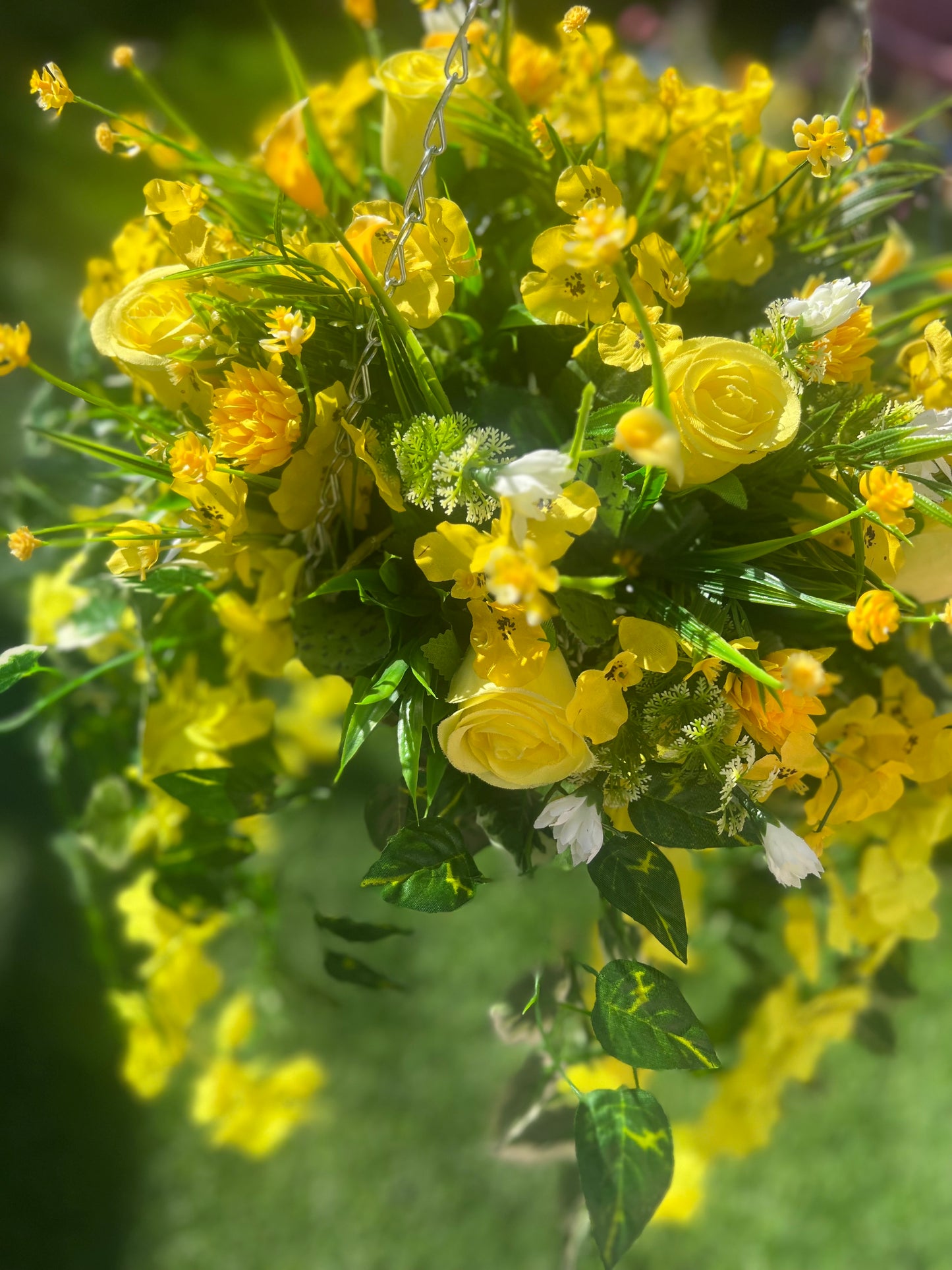 12inch DELUXE HANGING BASKETS YELLOW SPRING MIX