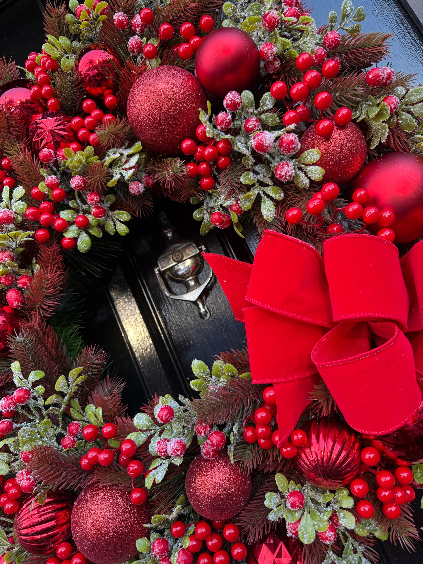 65cm DELUXE WINTER RED VERY BERRY BAUBLE WREATH