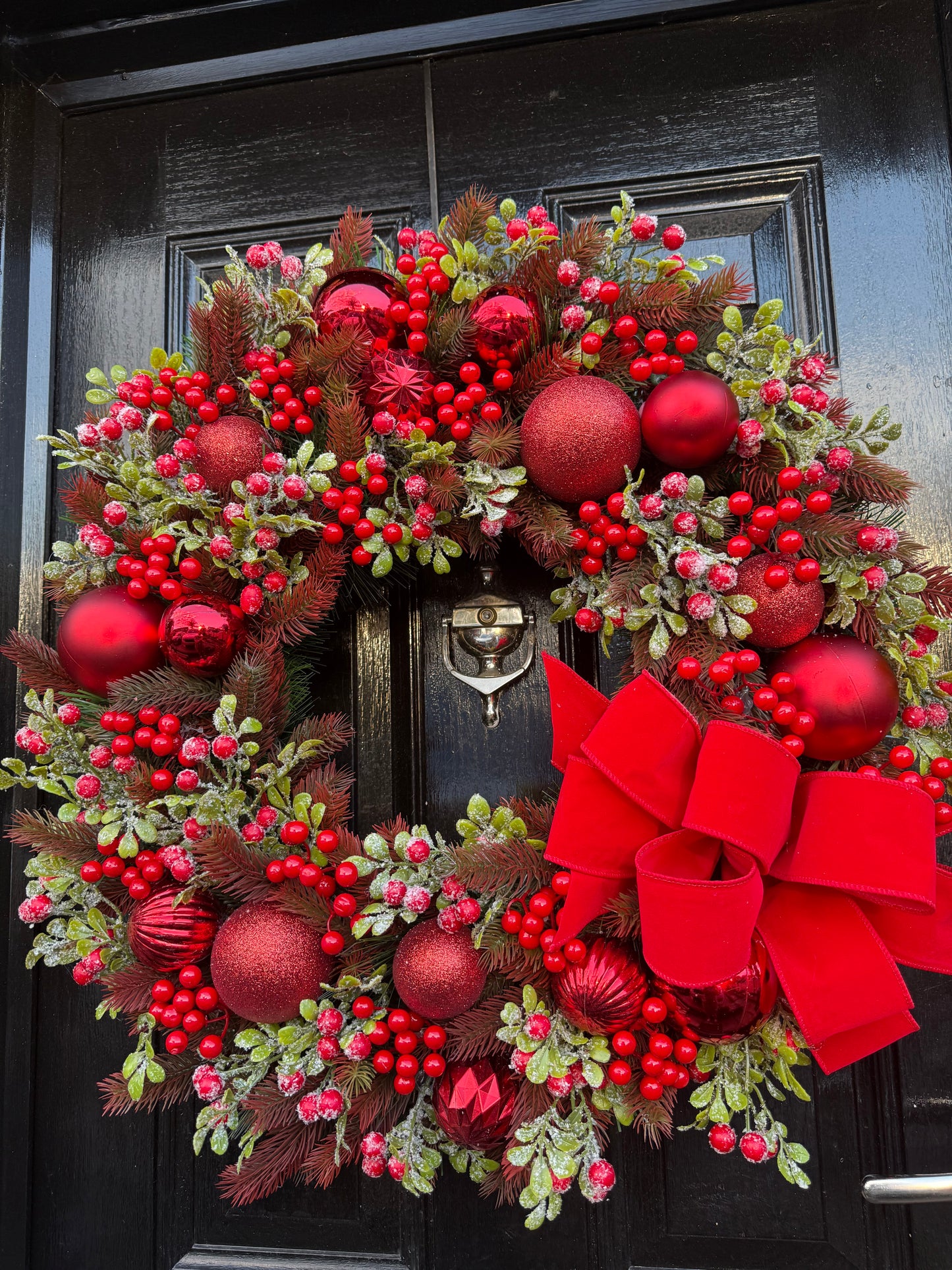 65cm DELUXE WINTER RED VERY BERRY BAUBLE WREATH