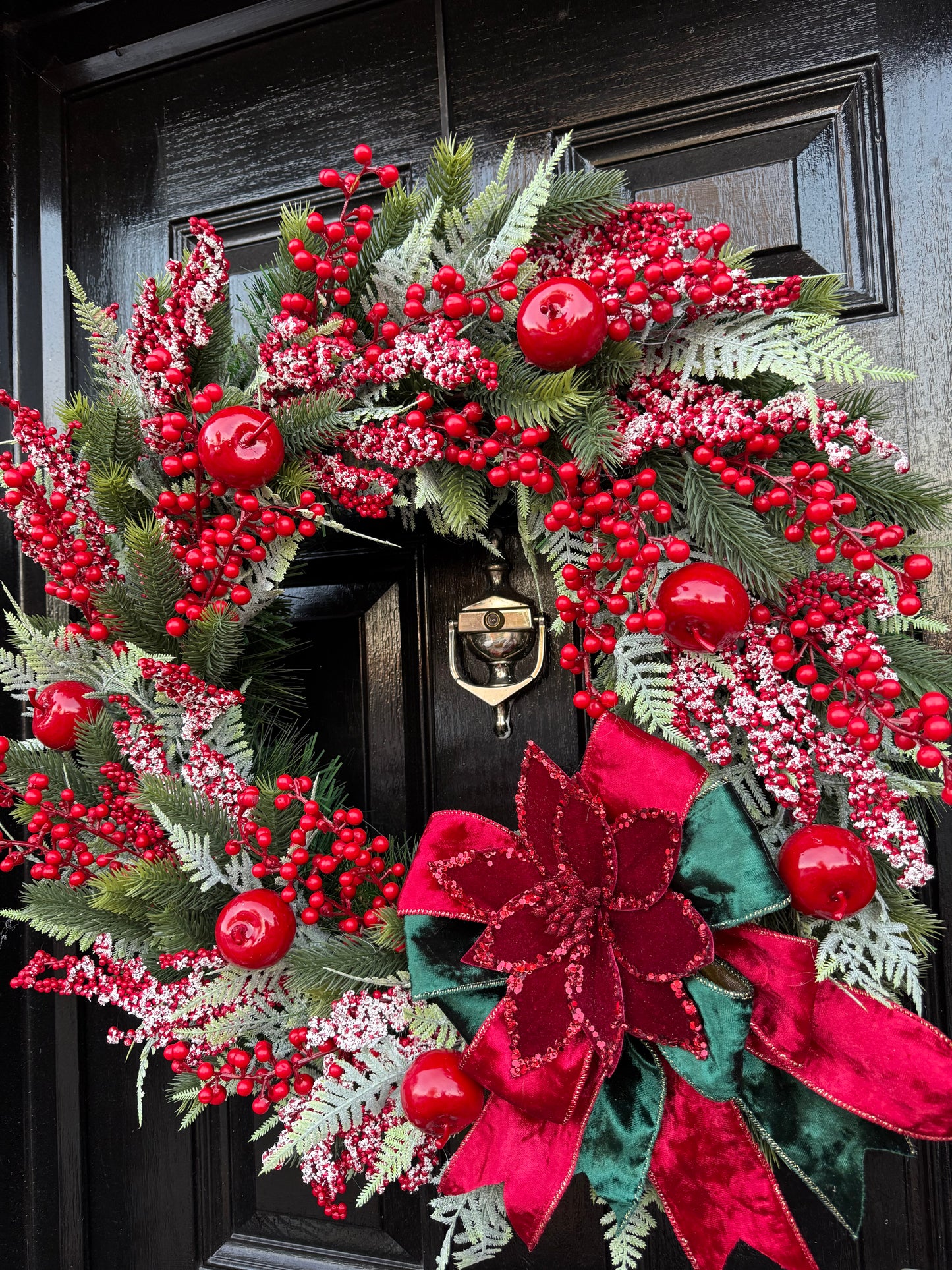 65cm DELUXE TRADITIONAL GREEN / RED POINSETTIA WREATH