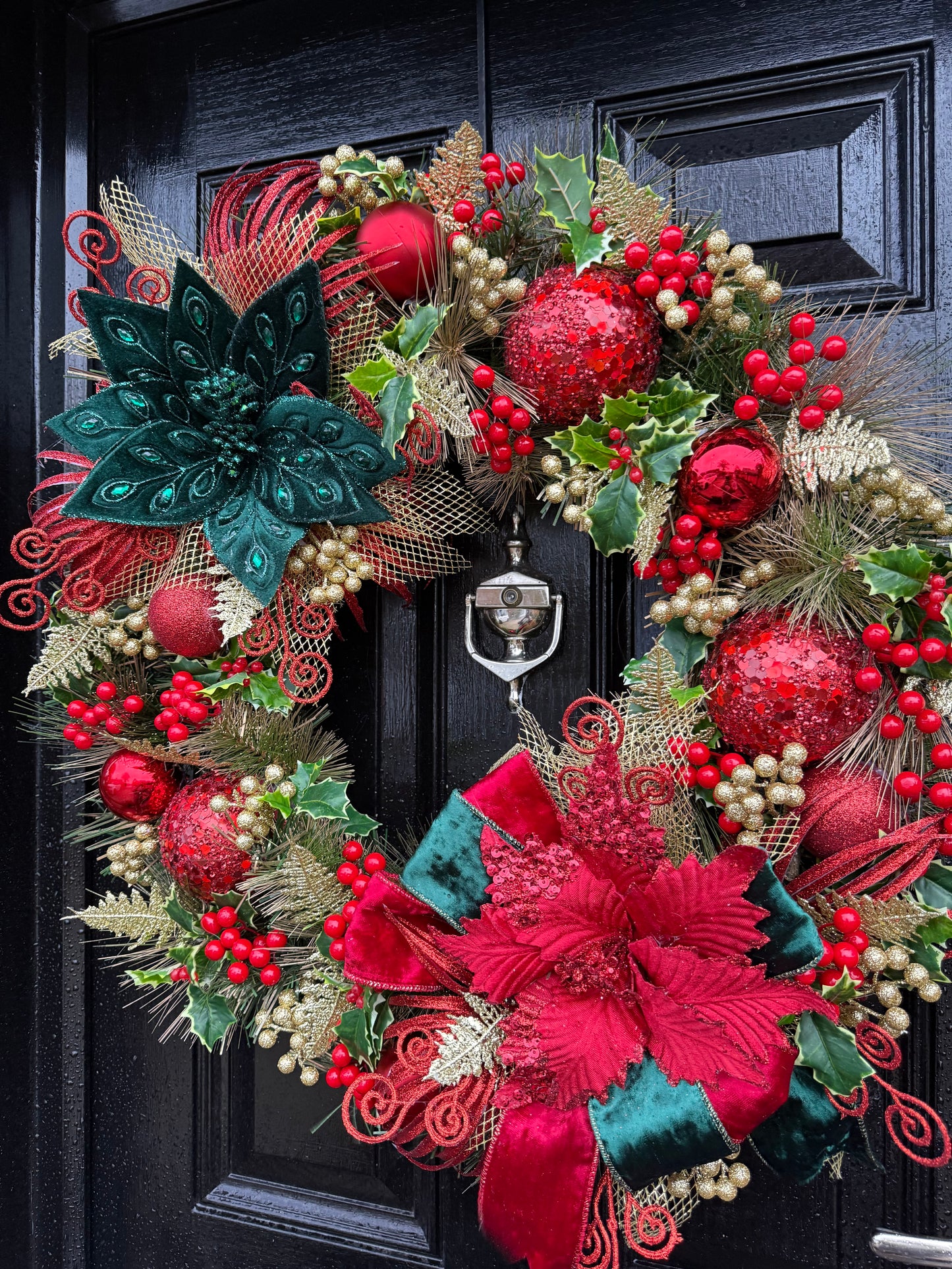 65cm DELUXE TRADITIONAL GREEN / RED POINSETTIA WREATH