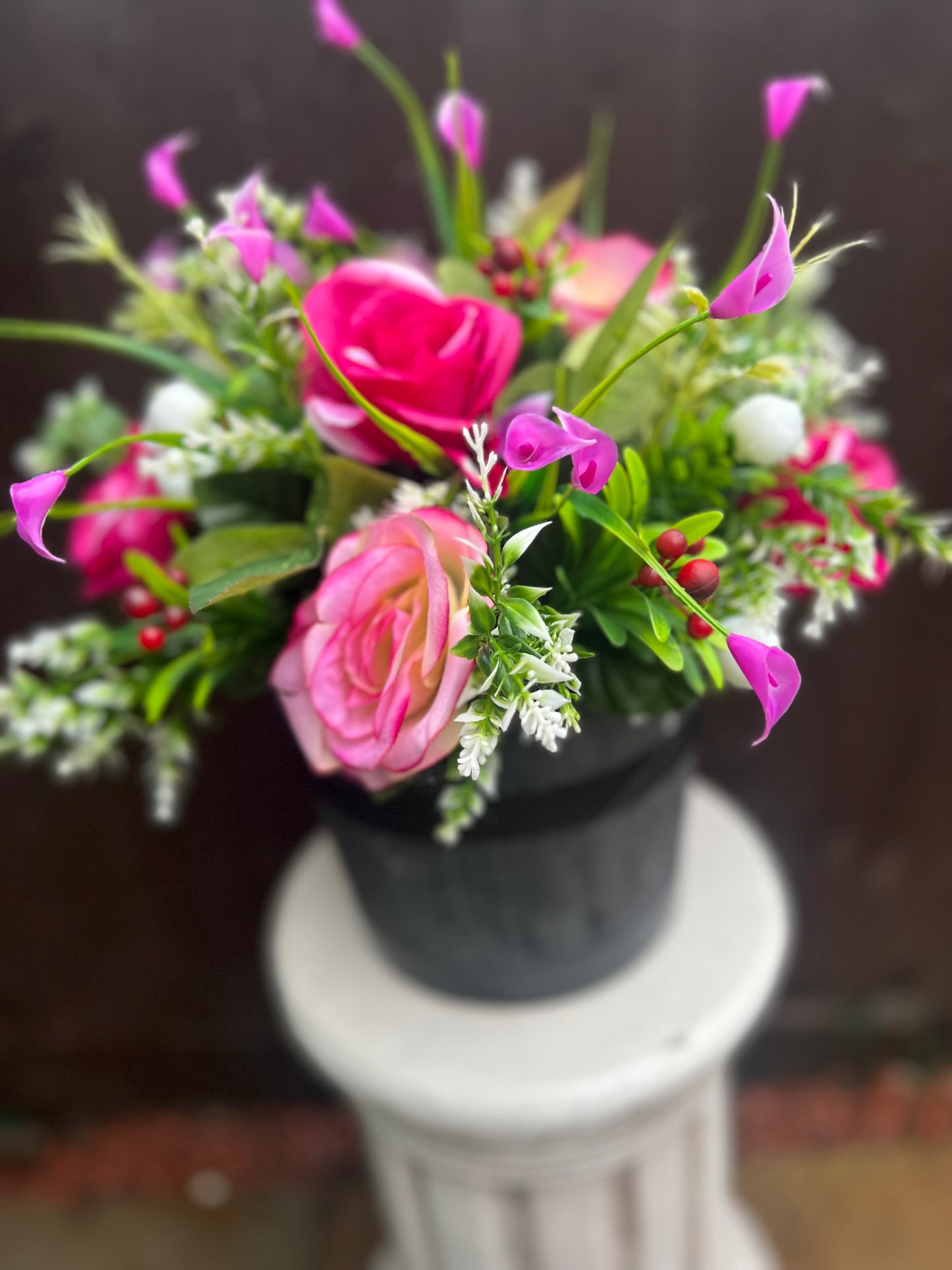GREY BARREL PLANTER PINK MIX MINI CALLA