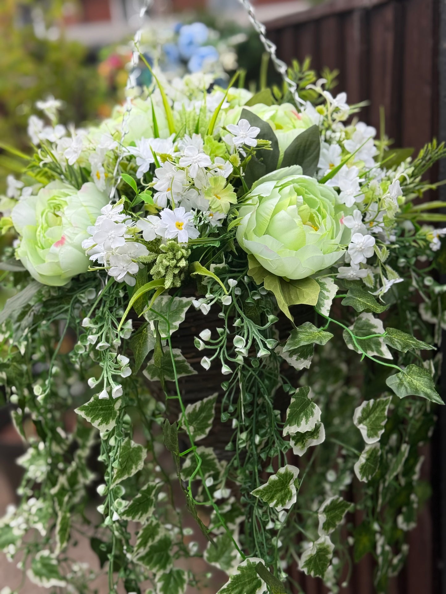 **NEW** DELUXE XL HANGING BASKET GREEN/IVORY MIX 12 INCH CONE