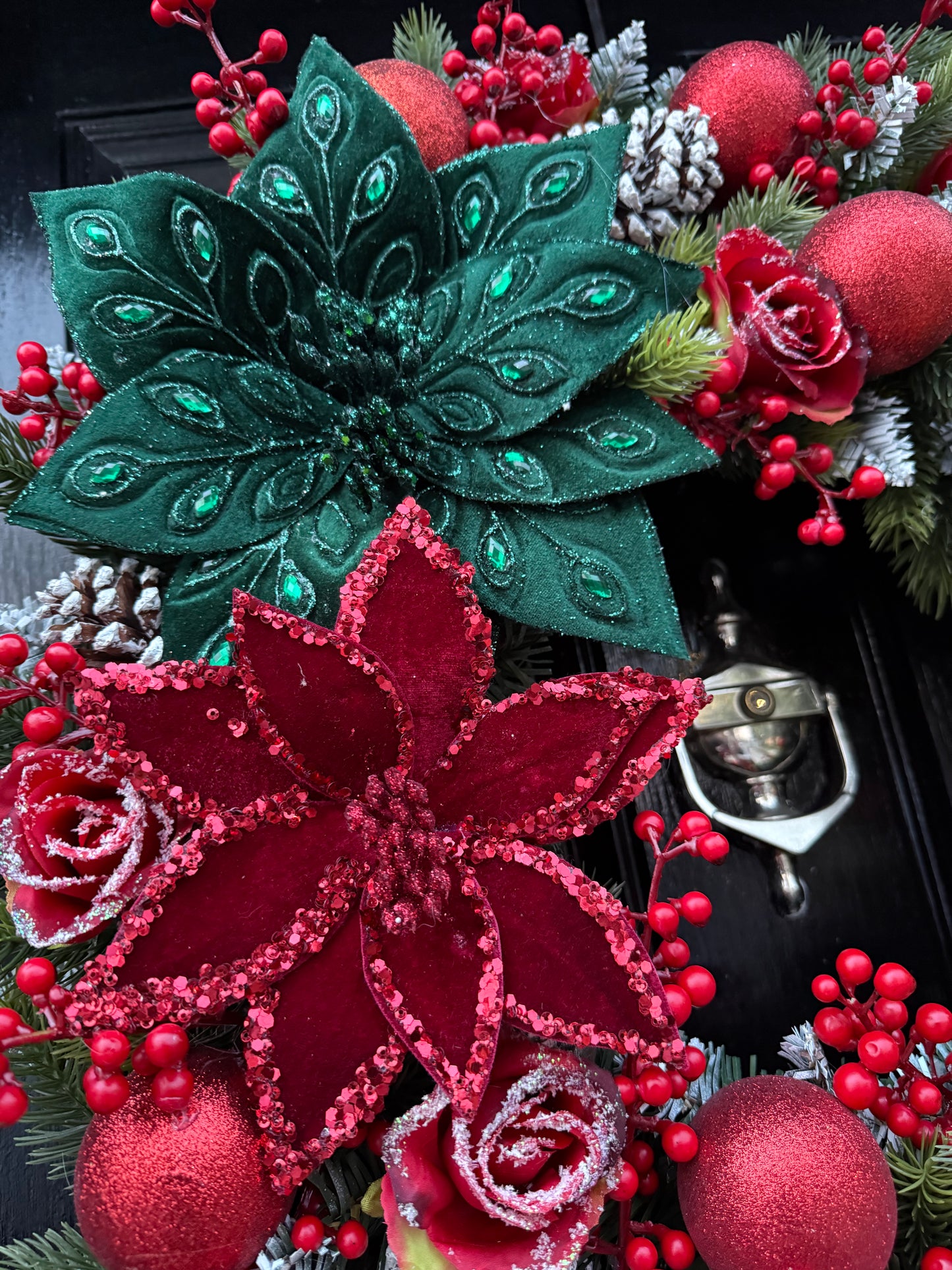 60cm DELUXE TRADITIONAL GREEN / RED POINSETTIA WREATH