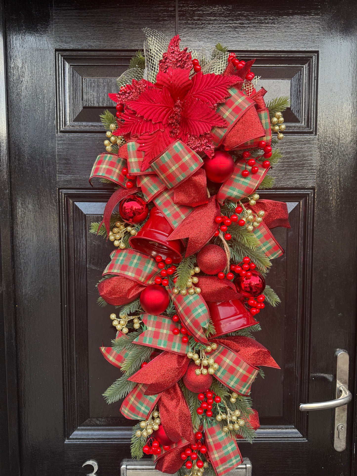 CHRISTMAS TRADITIONAL RED BELL RIBBON DOOR SWAG 90cm