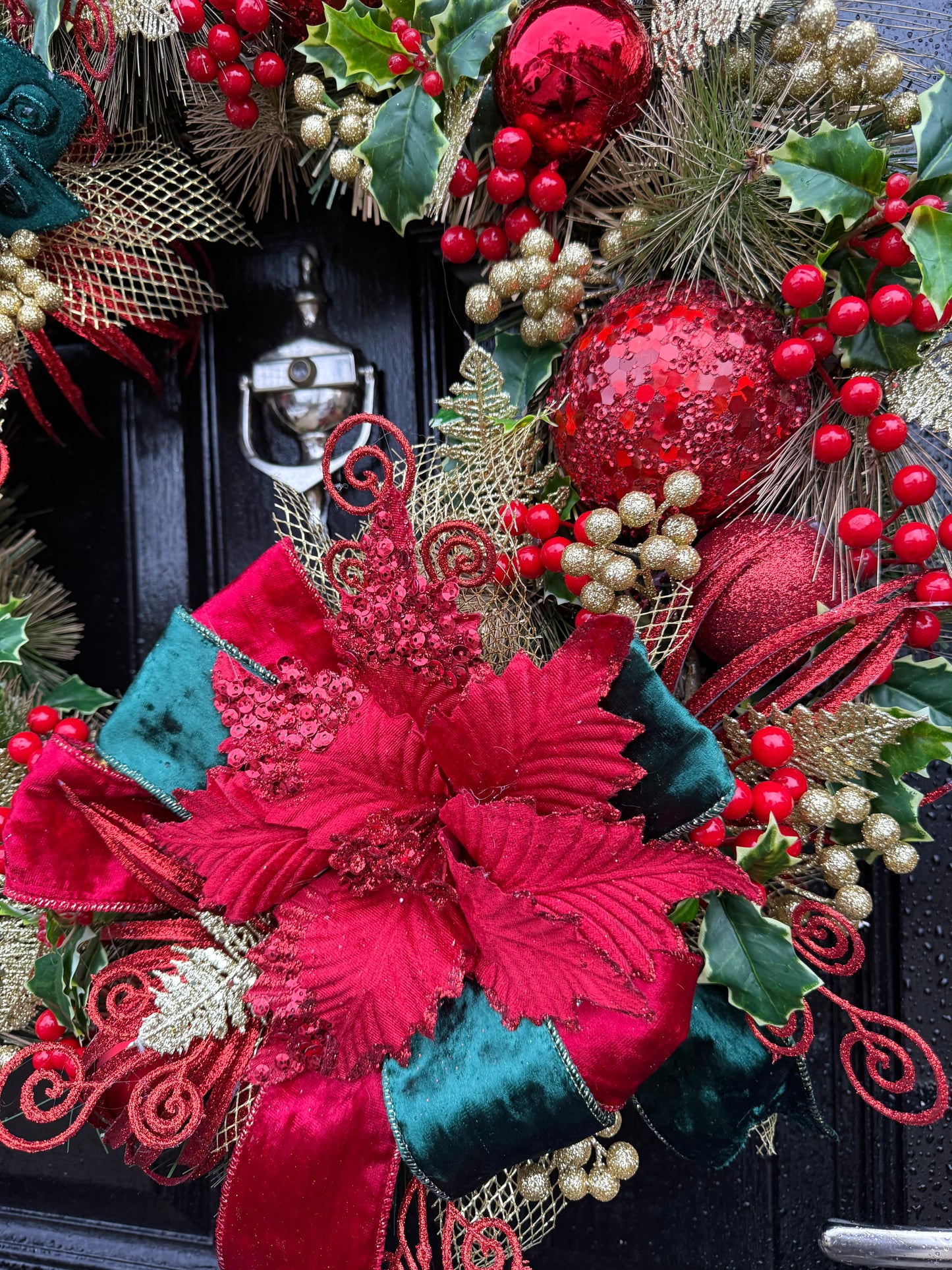 65cm DELUXE TRADITIONAL GREEN / RED POINSETTIA WREATH