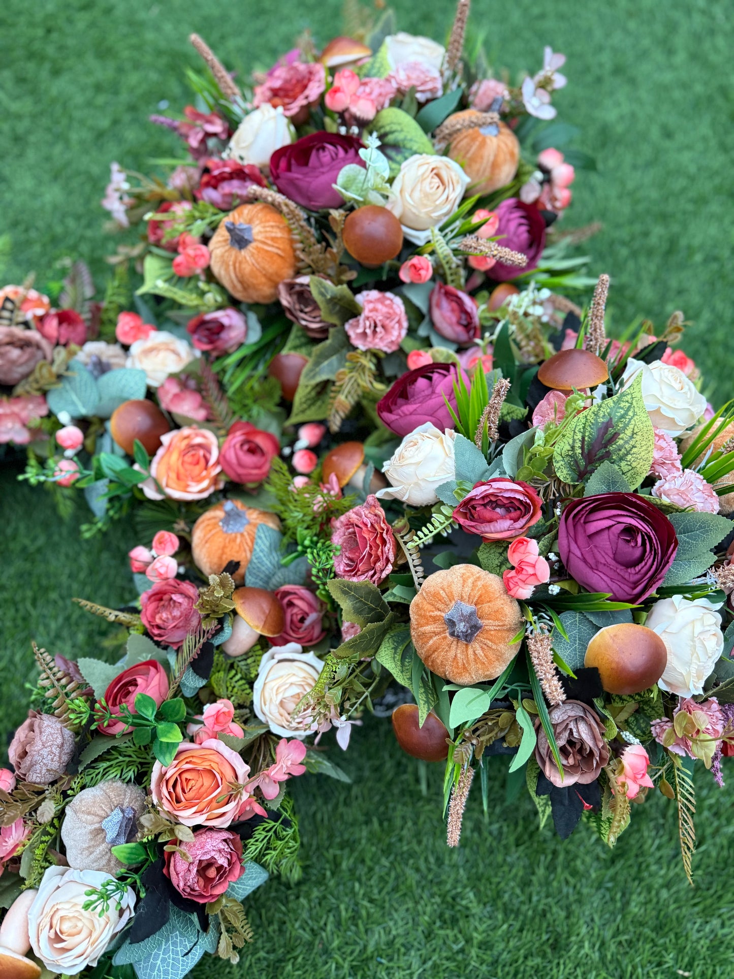 AUTUMN DEAL 2 XL DELUXE ROUND HANGING BASKETS & MATCHING XL DELUXE WREATH - PLEASE CHOOSE PUMPKIN COLOUR (DESPATCH DATE W/C 18th AUGUST)