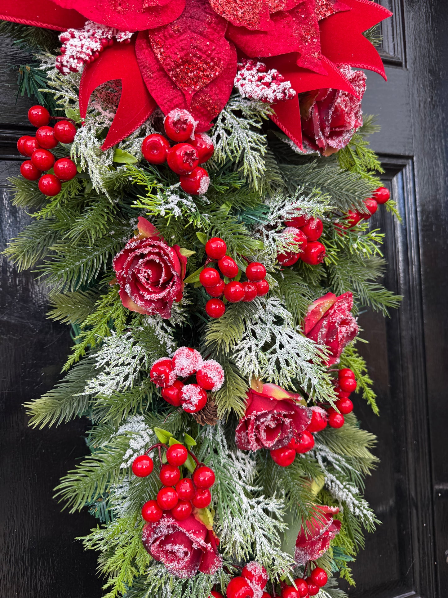 CHRISTMAS TRADITIONAL RED FROSTED DOOR SWAG