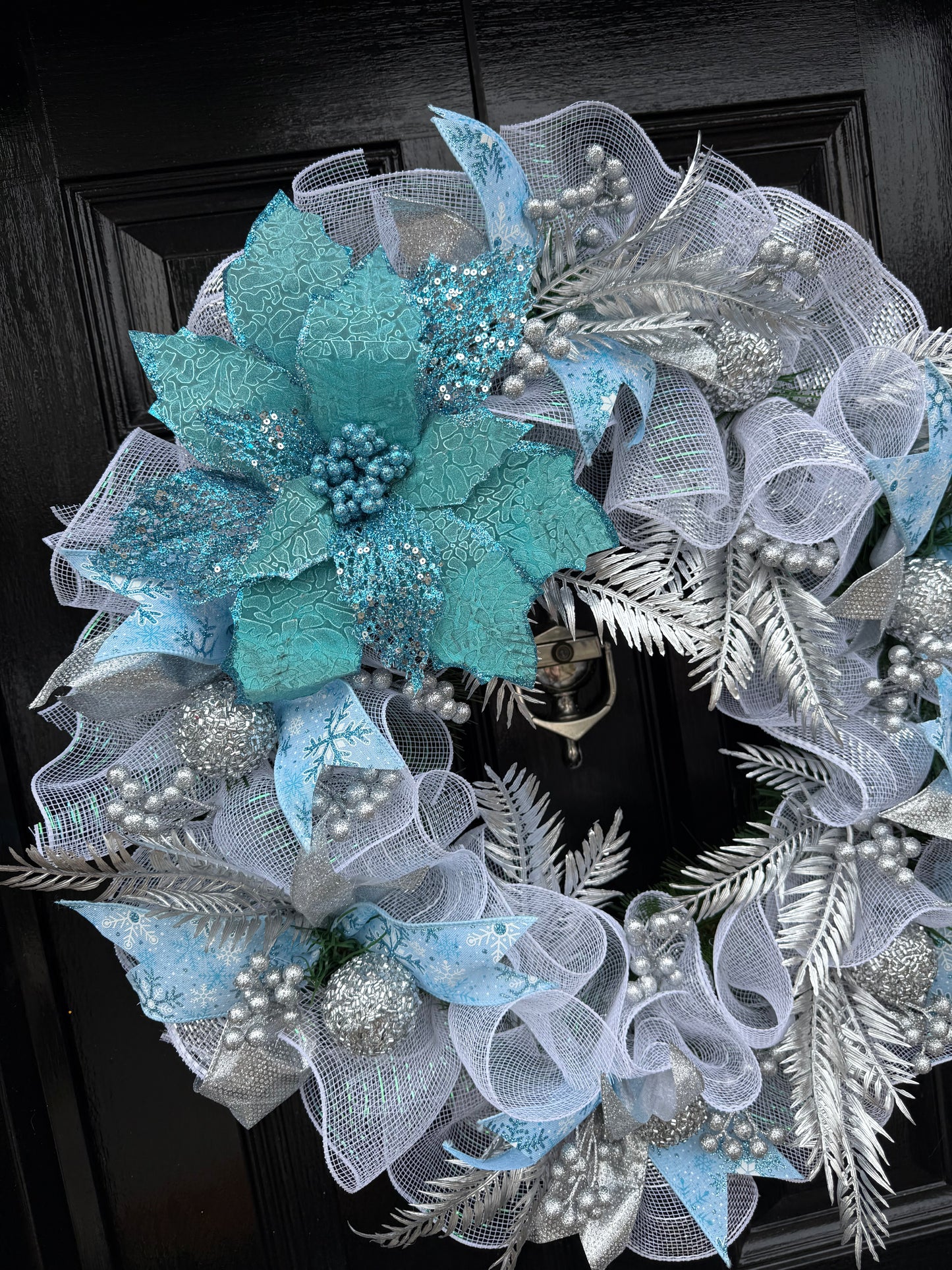 65cm ICE BLUE POINSETTIA MESH MIXED WREATH