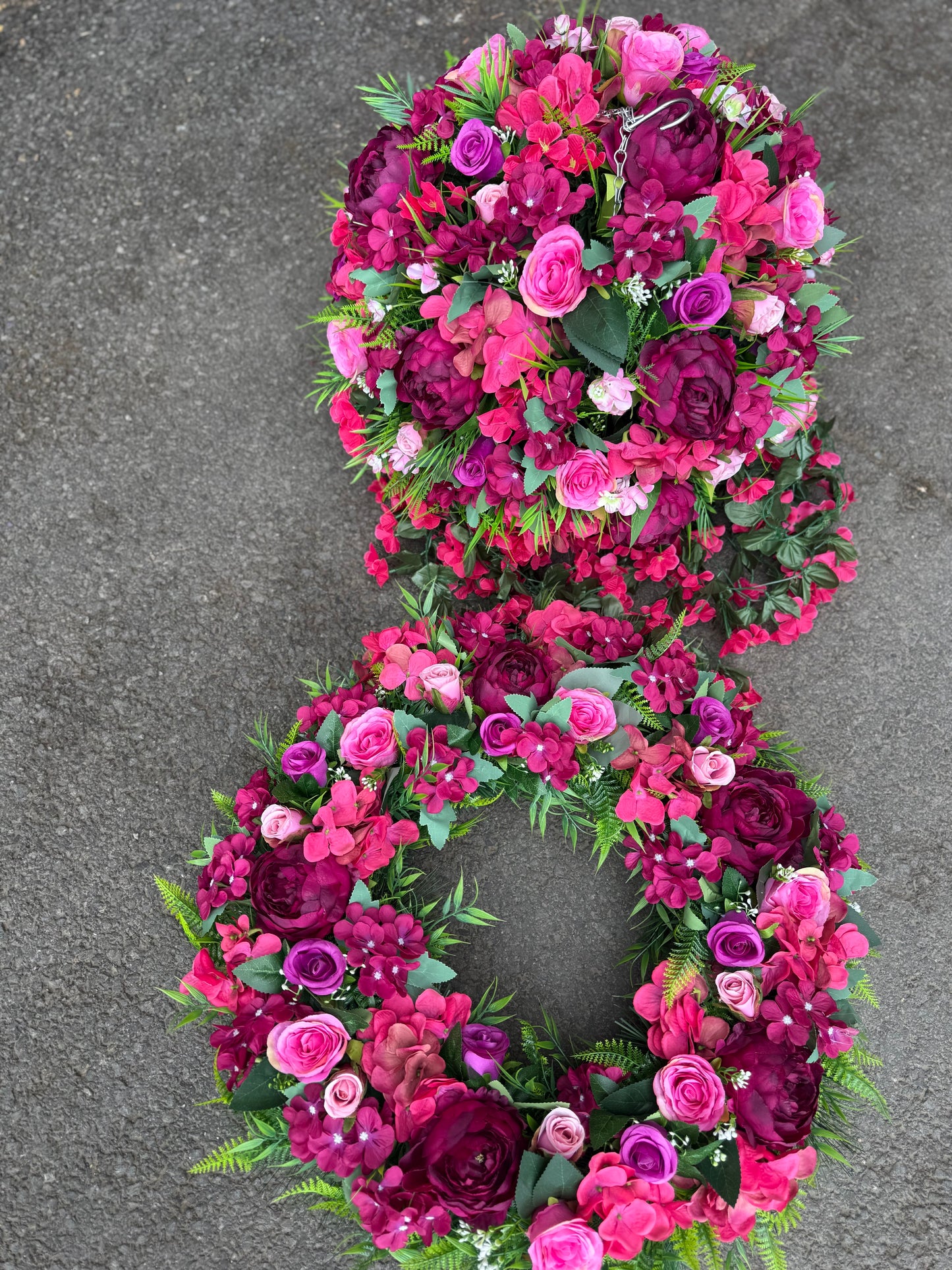 DEEP PINKS DEAL OF OF THE WEEK 1 x FLOWERBALL DELUXE HANGING BASKET & MATCHING DELUXE WREATH - approx 10 working days for making and dispatch