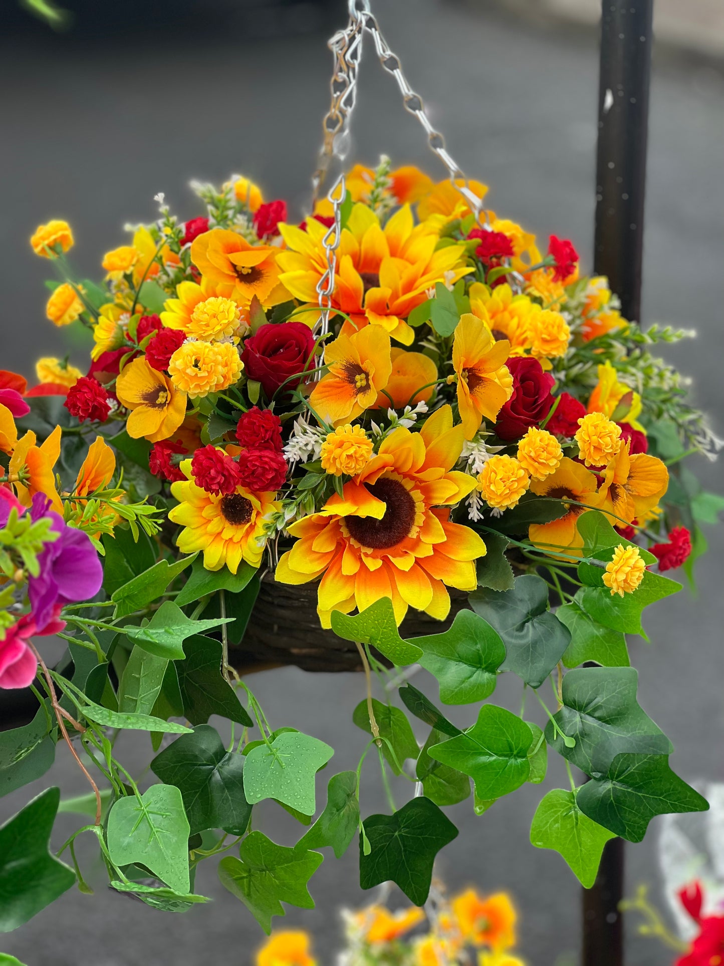 10inch ARTIFICIAL SUNFLOWER/ YELLOW MIX HANGING BASKET
