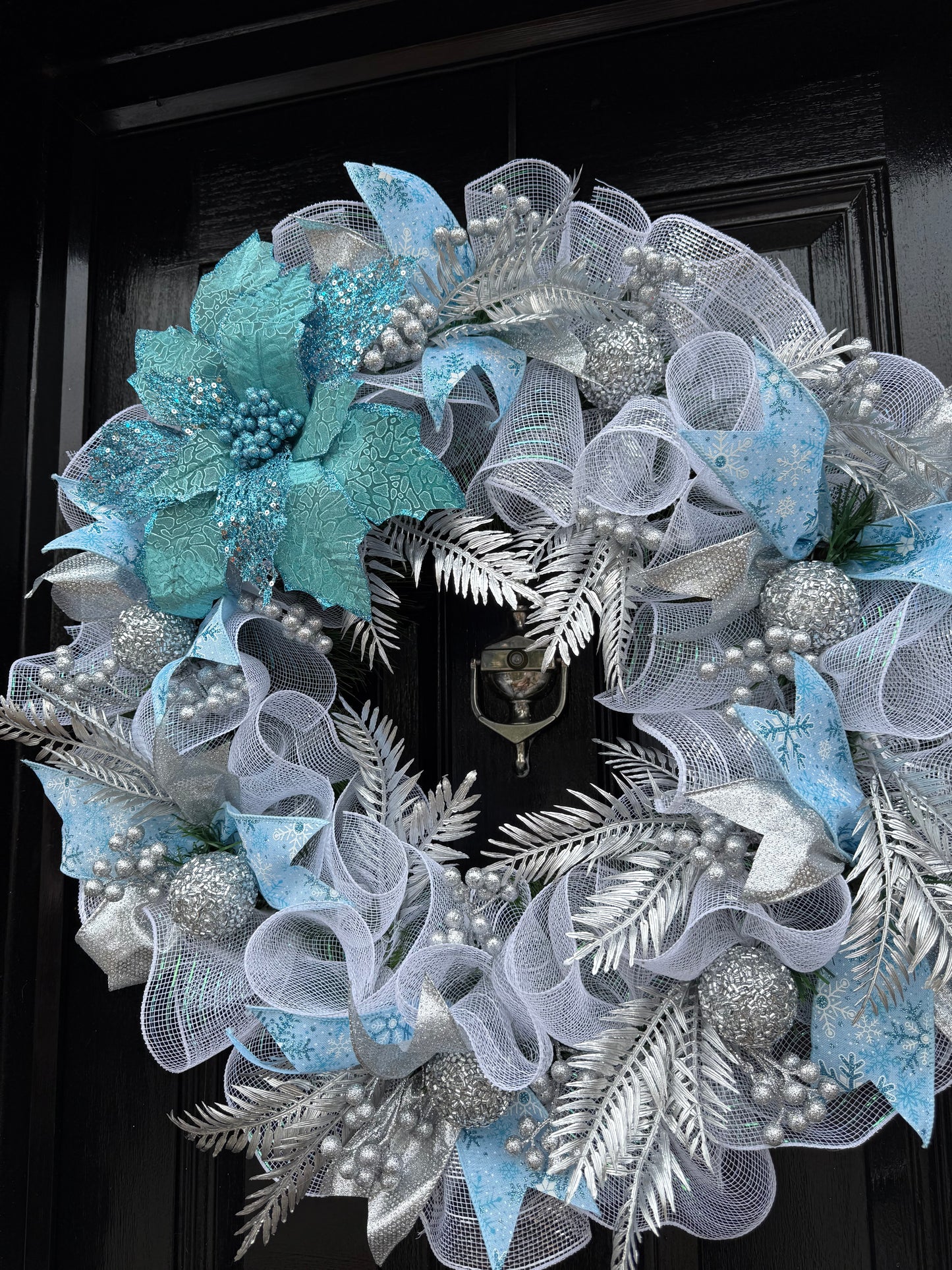 65cm ICE BLUE POINSETTIA MESH MIXED WREATH