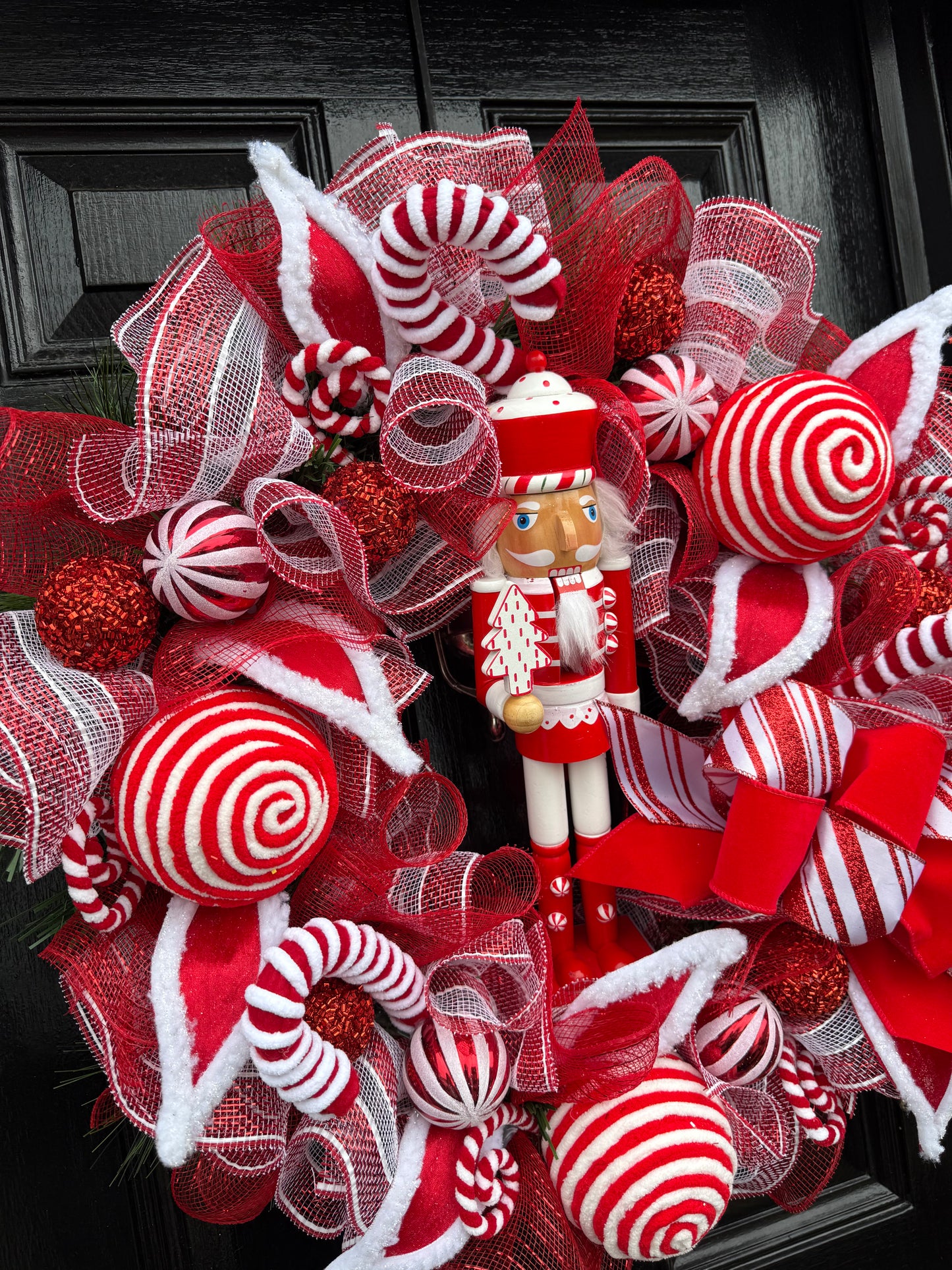 65cm DELUXE NUTCRACKER CANDY CANE MIXED WREATH