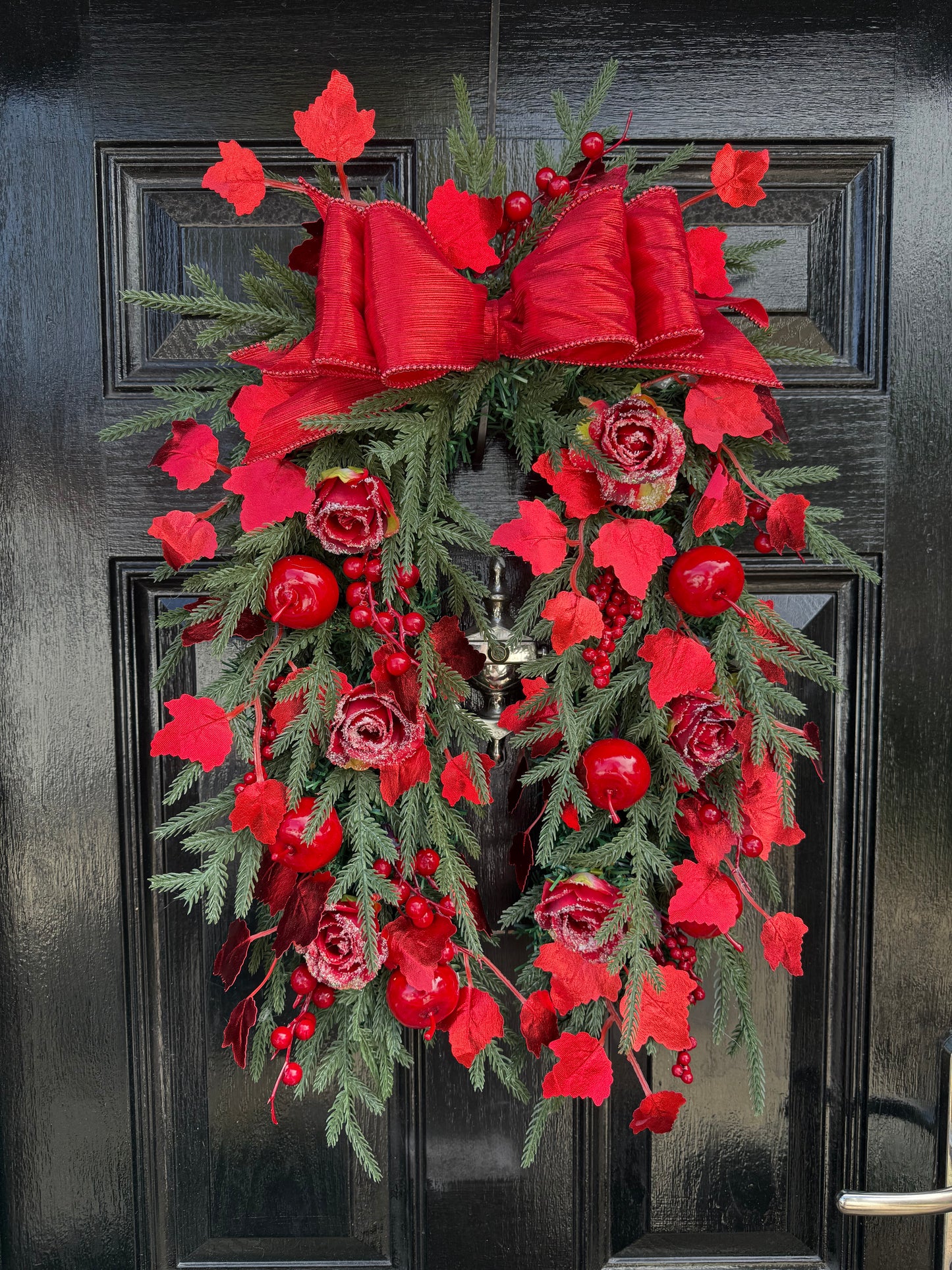 DELUXE RED BERRY ROSE HORSESHOE SWAG
