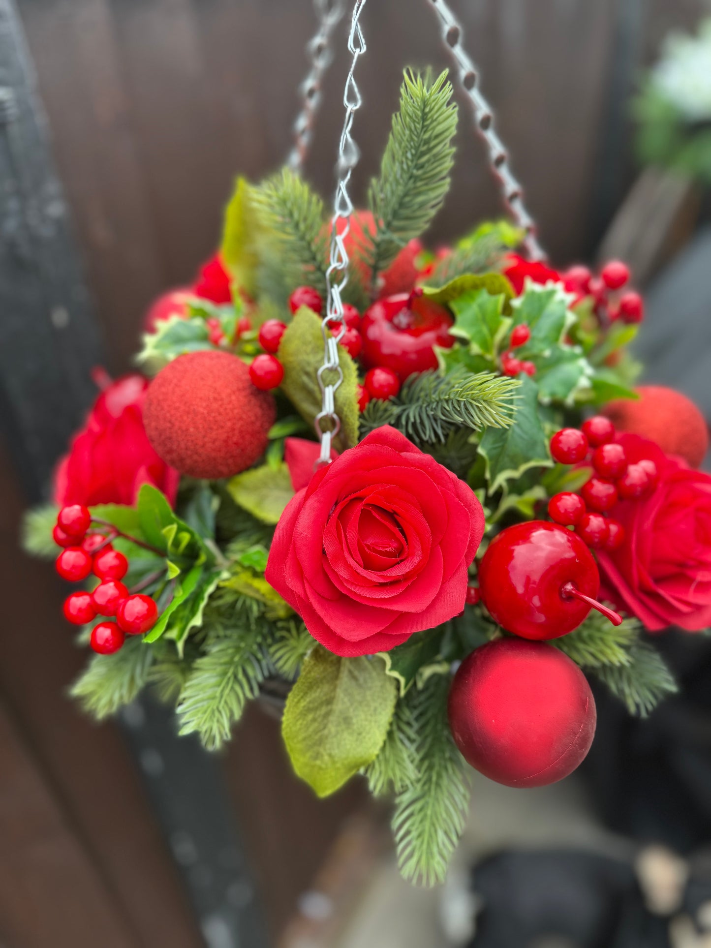 OCTOBER DESPATCH - 12inch ROUND RED TRADITIONAL CHRISTMAS HANGING BASKET
