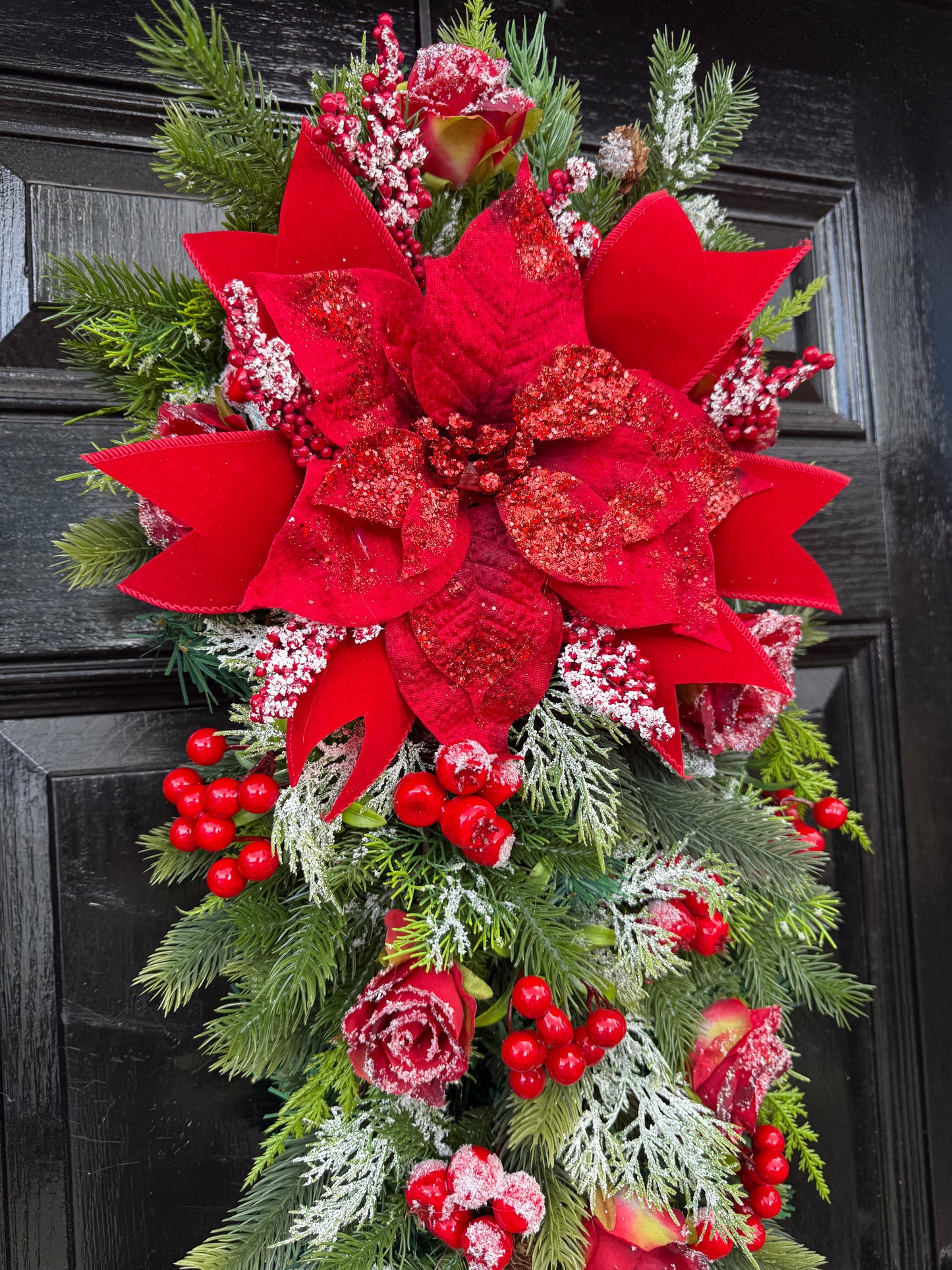 CHRISTMAS TRADITIONAL RED FROSTED DOOR SWAG