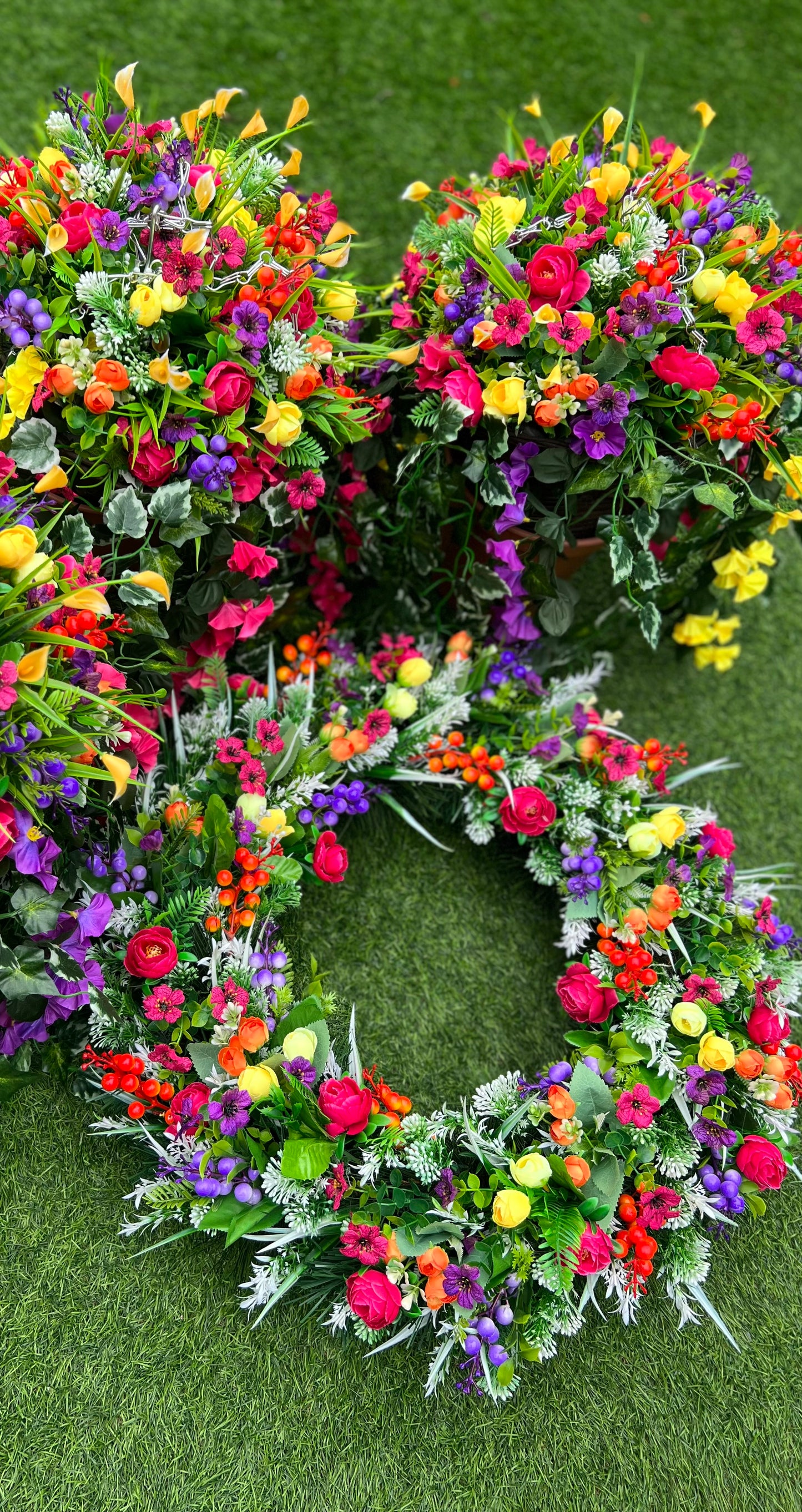 DEAL OF OF THE WEEK 2 XL DELUXE HANGING BASKETS & MATCHING XL DELUXE WREATH - ANY COLOUR CHOICE