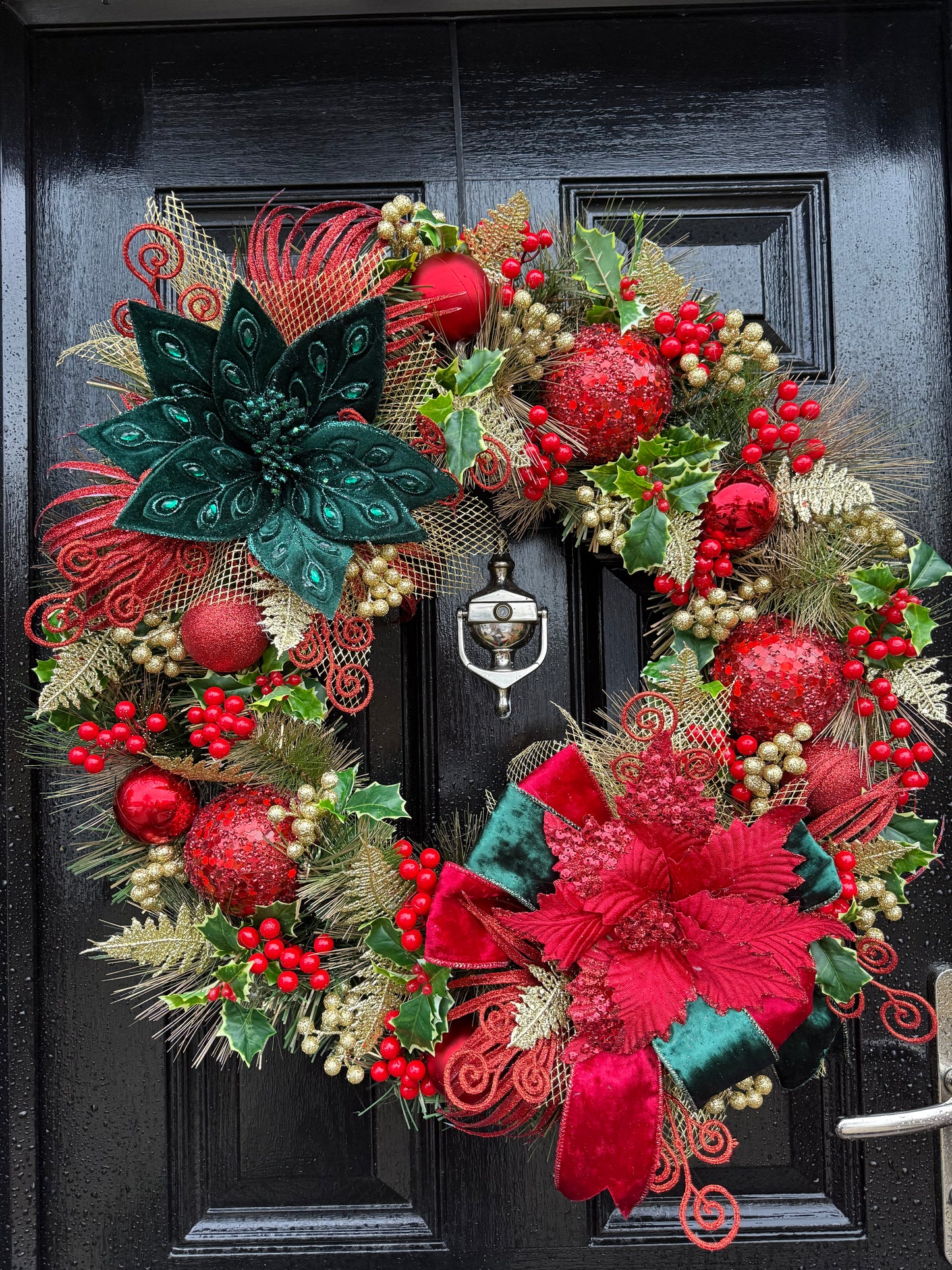 65cm DELUXE TRADITIONAL GREEN / RED POINSETTIA WREATH