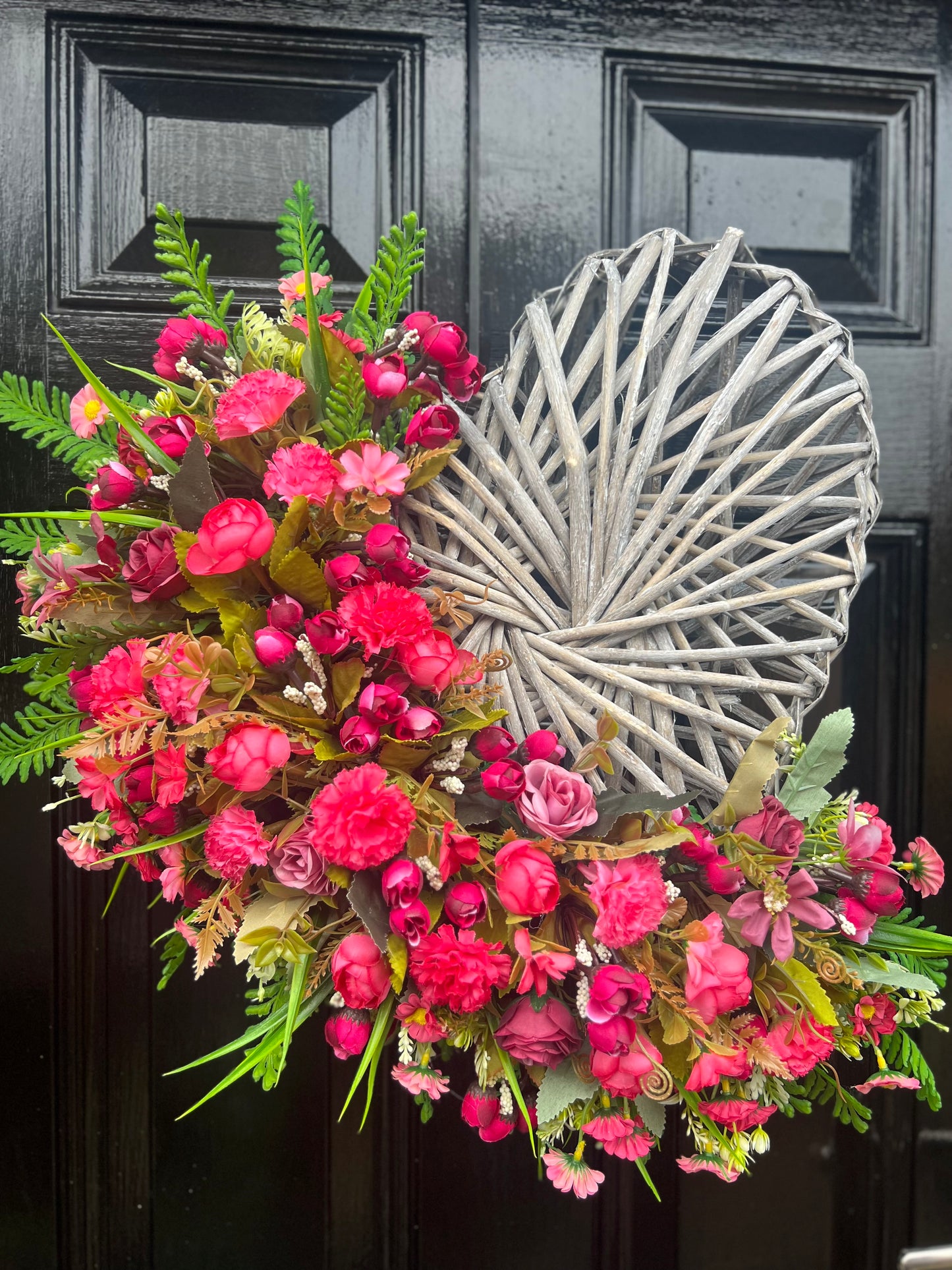 MIXED PINK HEART WILLOW WREATH