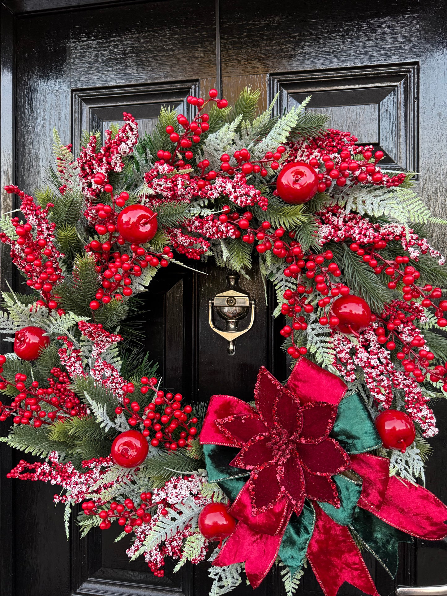 65cm DELUXE TRADITIONAL GREEN / RED POINSETTIA WREATH
