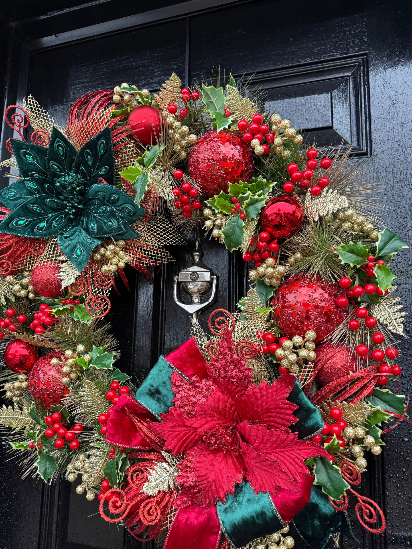 65cm DELUXE TRADITIONAL GREEN / RED POINSETTIA WREATH