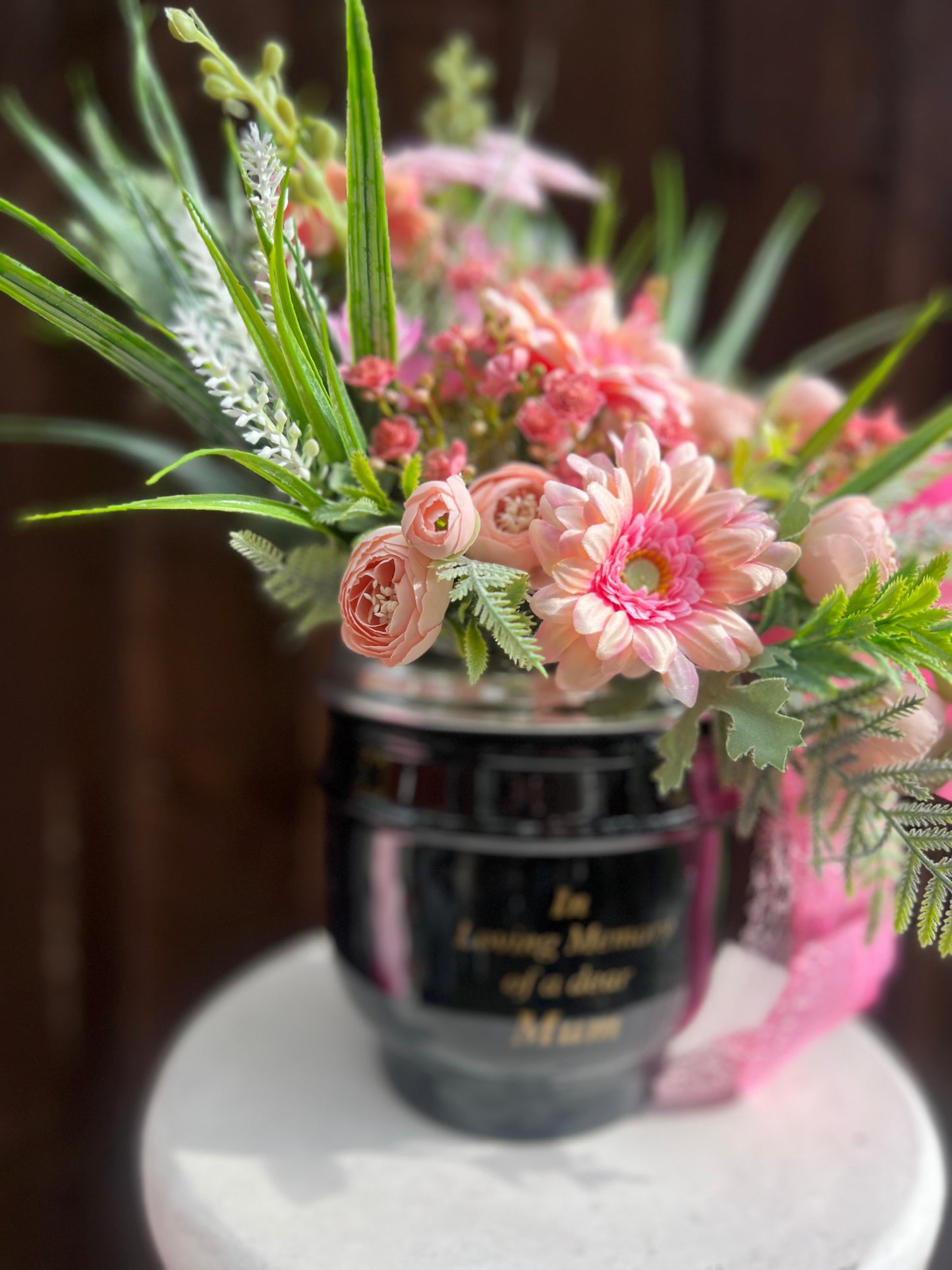 DELUXE METAL LARGE IN LOVING MEMORY MUM GRAVE POT PINKS