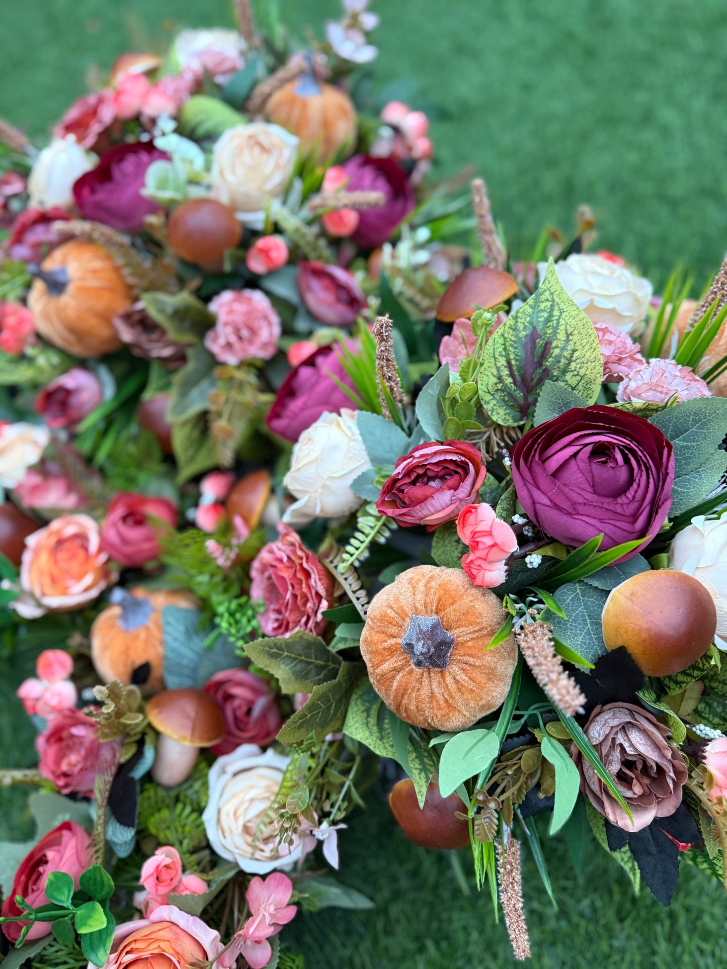 AUTUMN DEAL 2 XL DELUXE ROUND HANGING BASKETS & MATCHING XL DELUXE WREATH - PLEASE CHOOSE PUMPKIN COLOUR (DESPATCH DATE W/C 18th AUGUST)