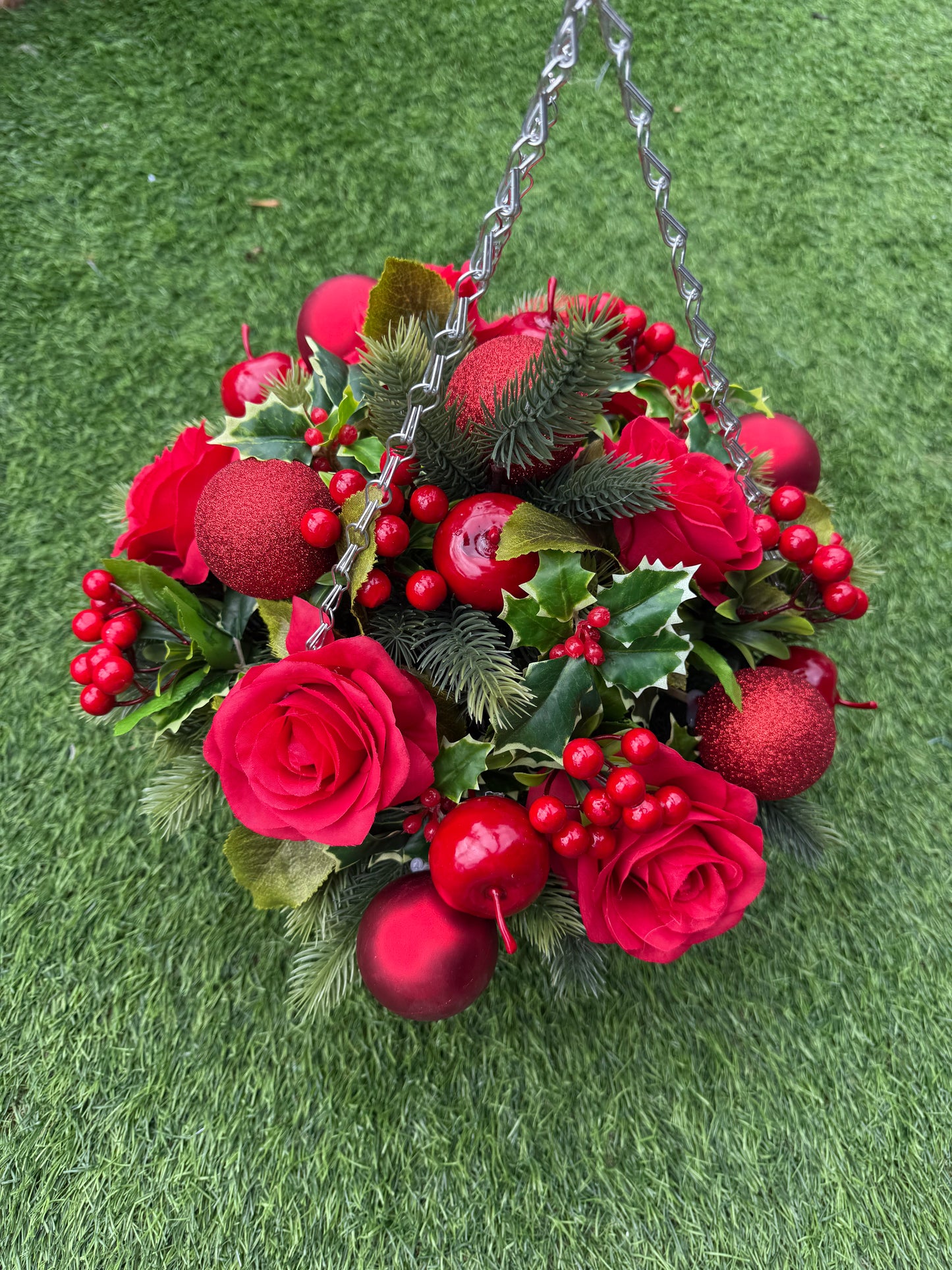 OCTOBER DESPATCH - 12inch ROUND RED TRADITIONAL CHRISTMAS HANGING BASKET