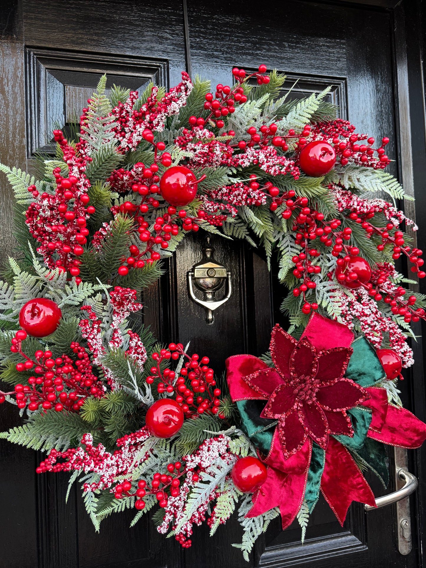 65cm DELUXE TRADITIONAL GREEN / RED POINSETTIA WREATH