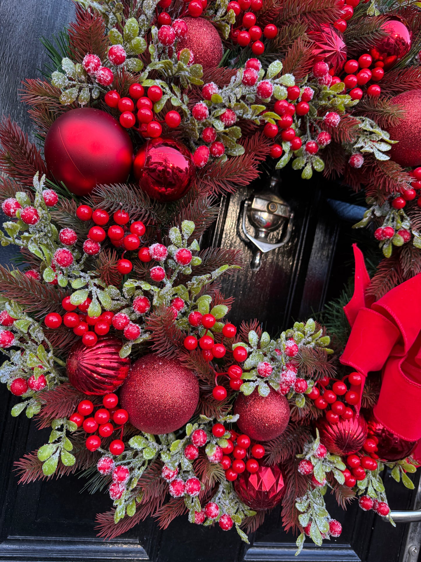 65cm DELUXE WINTER RED VERY BERRY BAUBLE WREATH