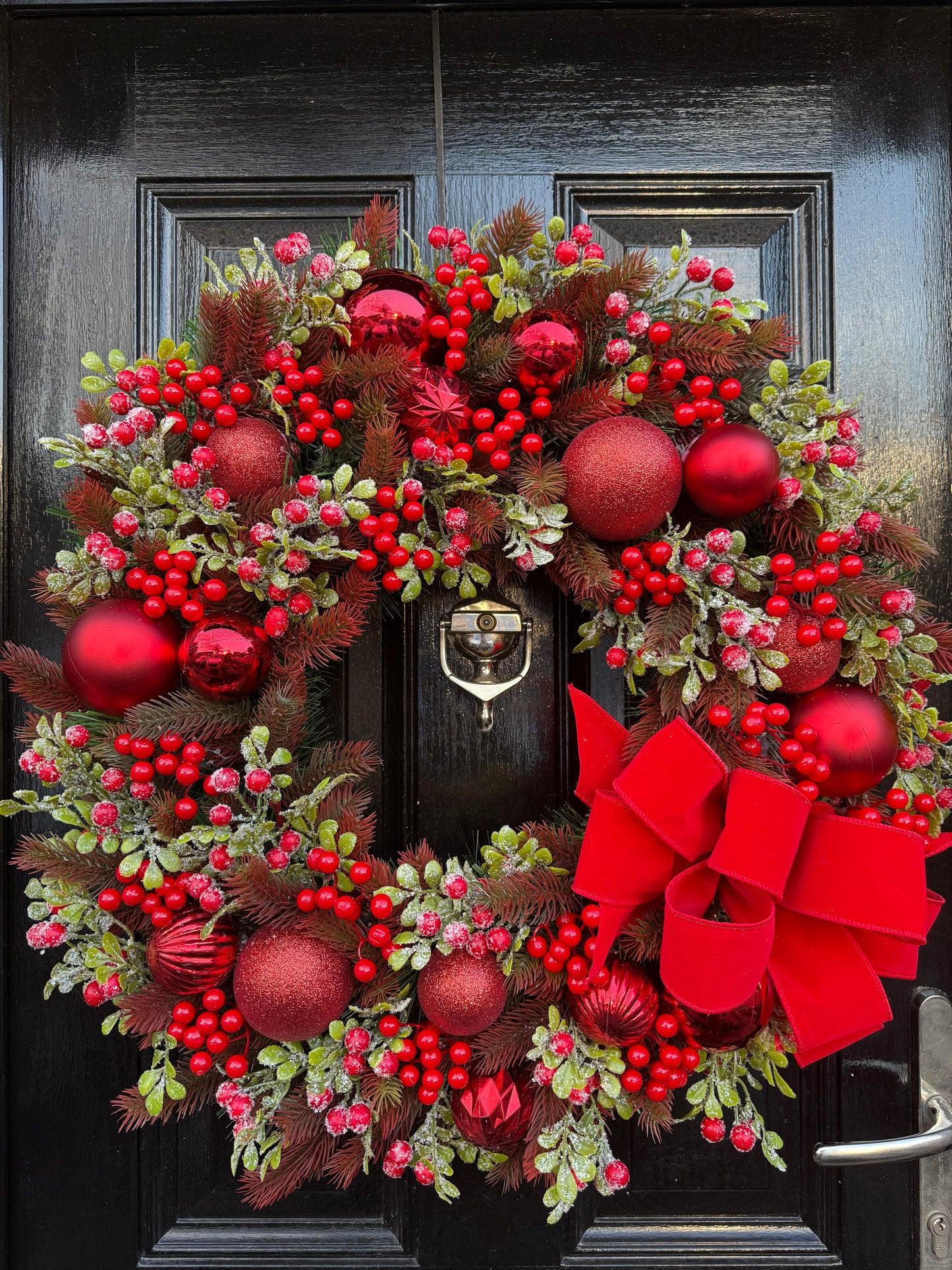 65cm DELUXE WINTER RED VERY BERRY BAUBLE WREATH