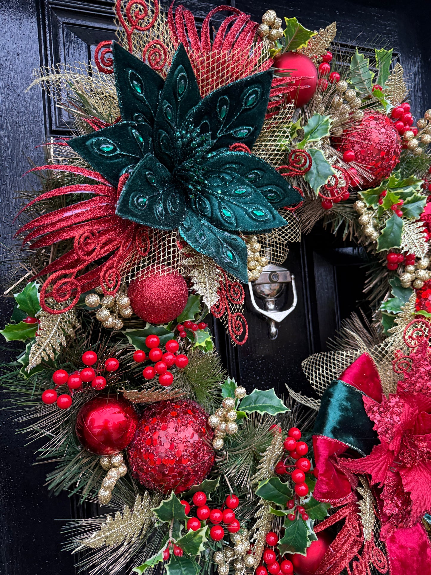 65cm DELUXE TRADITIONAL GREEN / RED POINSETTIA WREATH