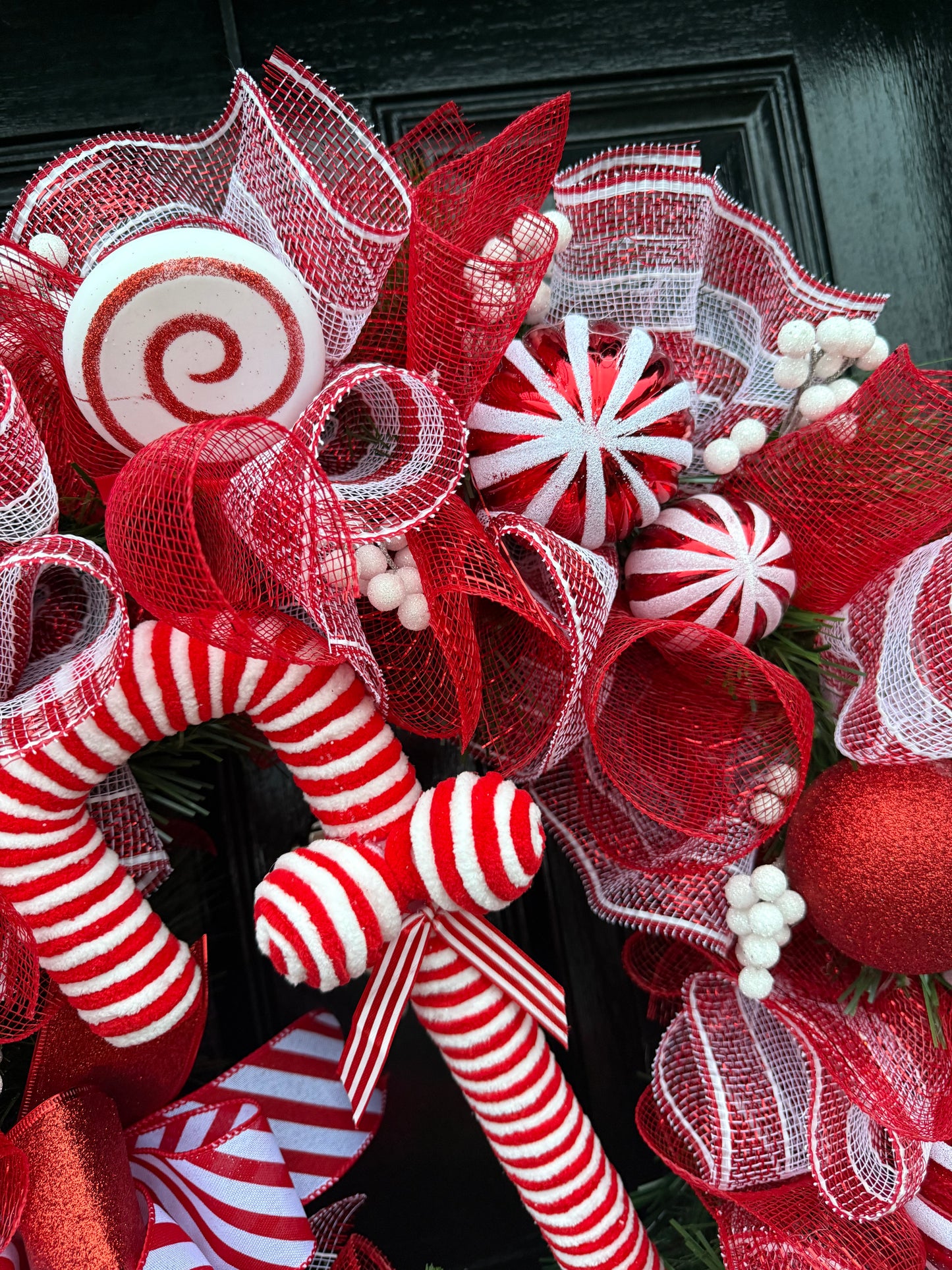 65cm DELUXE CANDY CANE MIXED WREATH