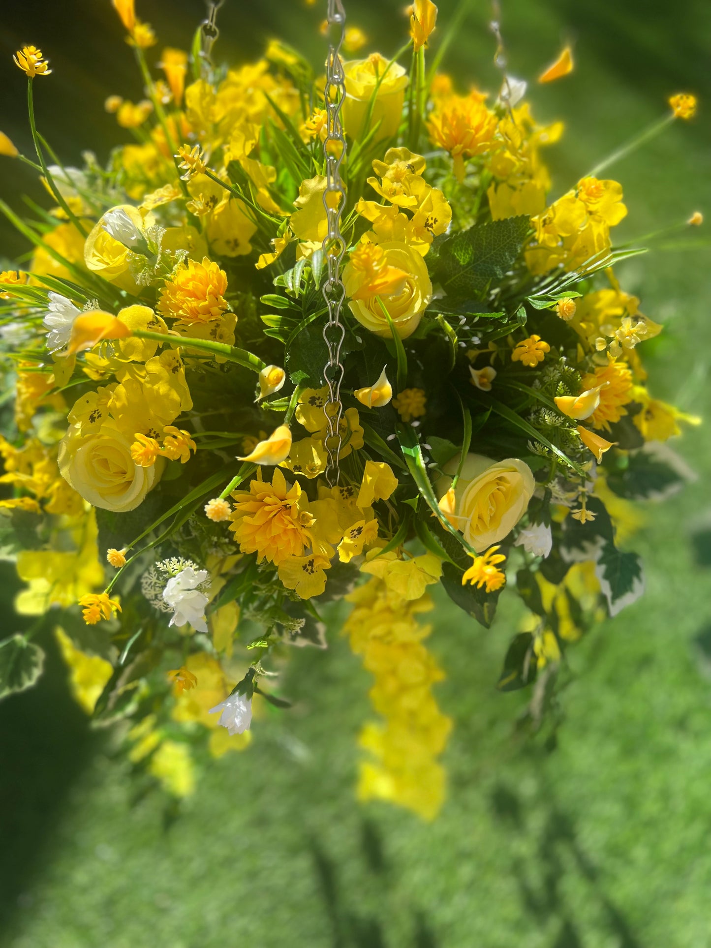 12inch DELUXE HANGING BASKETS YELLOW SPRING MIX