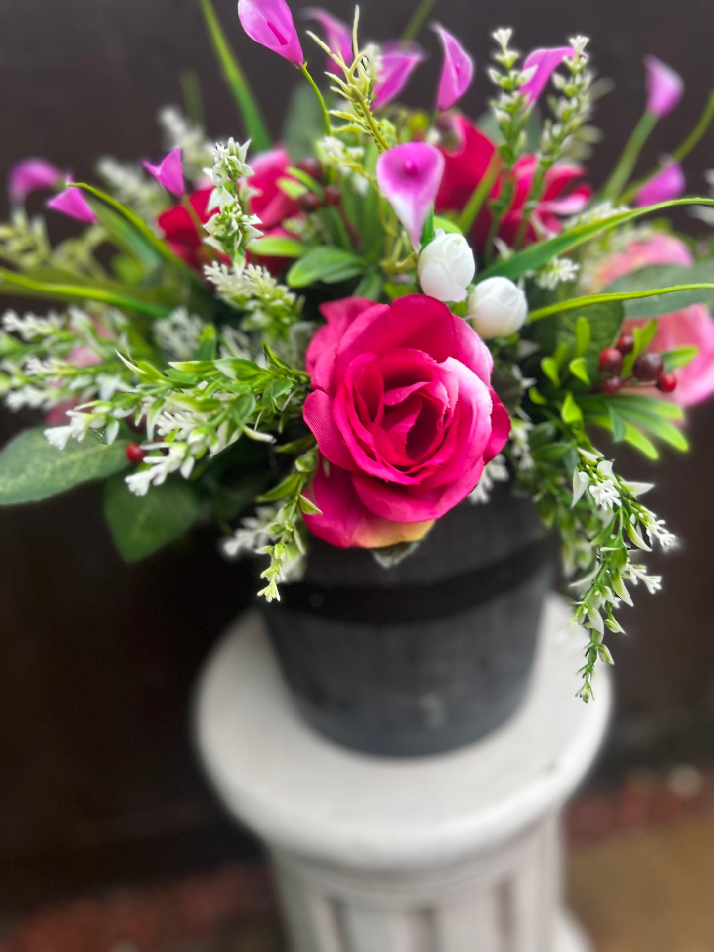 GREY BARREL PLANTER PINK MIX MINI CALLA