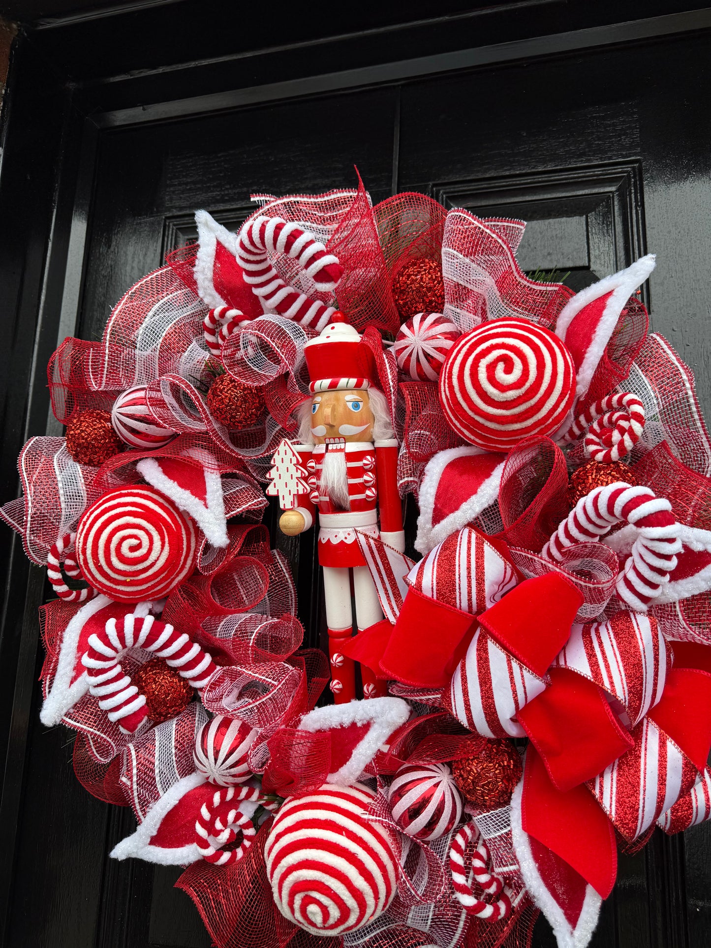 65cm DELUXE NUTCRACKER CANDY CANE MIXED WREATH