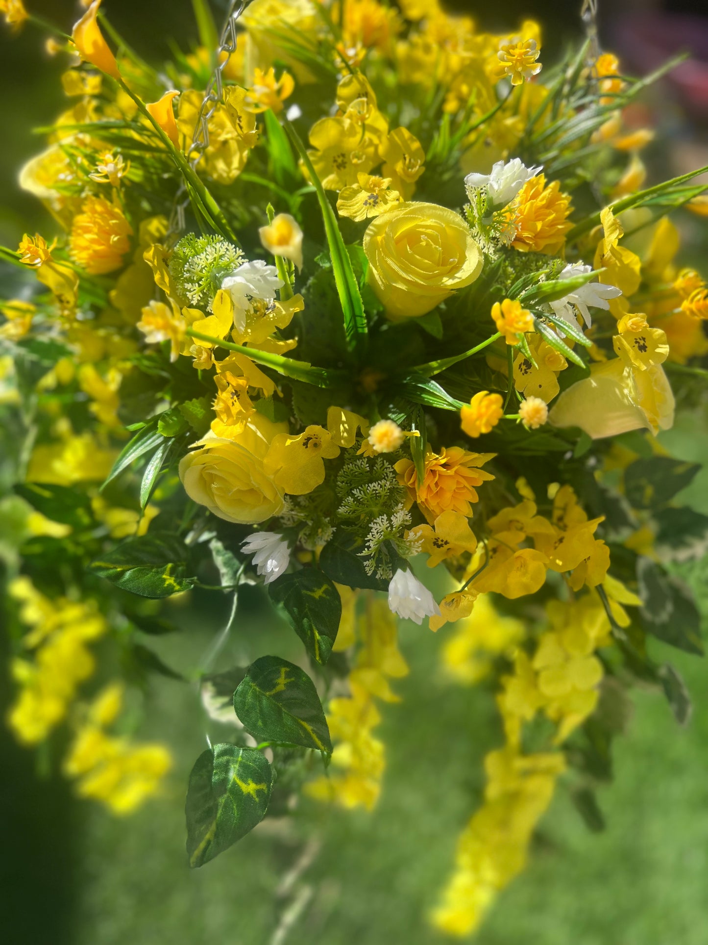 12inch DELUXE HANGING BASKETS YELLOW SPRING MIX