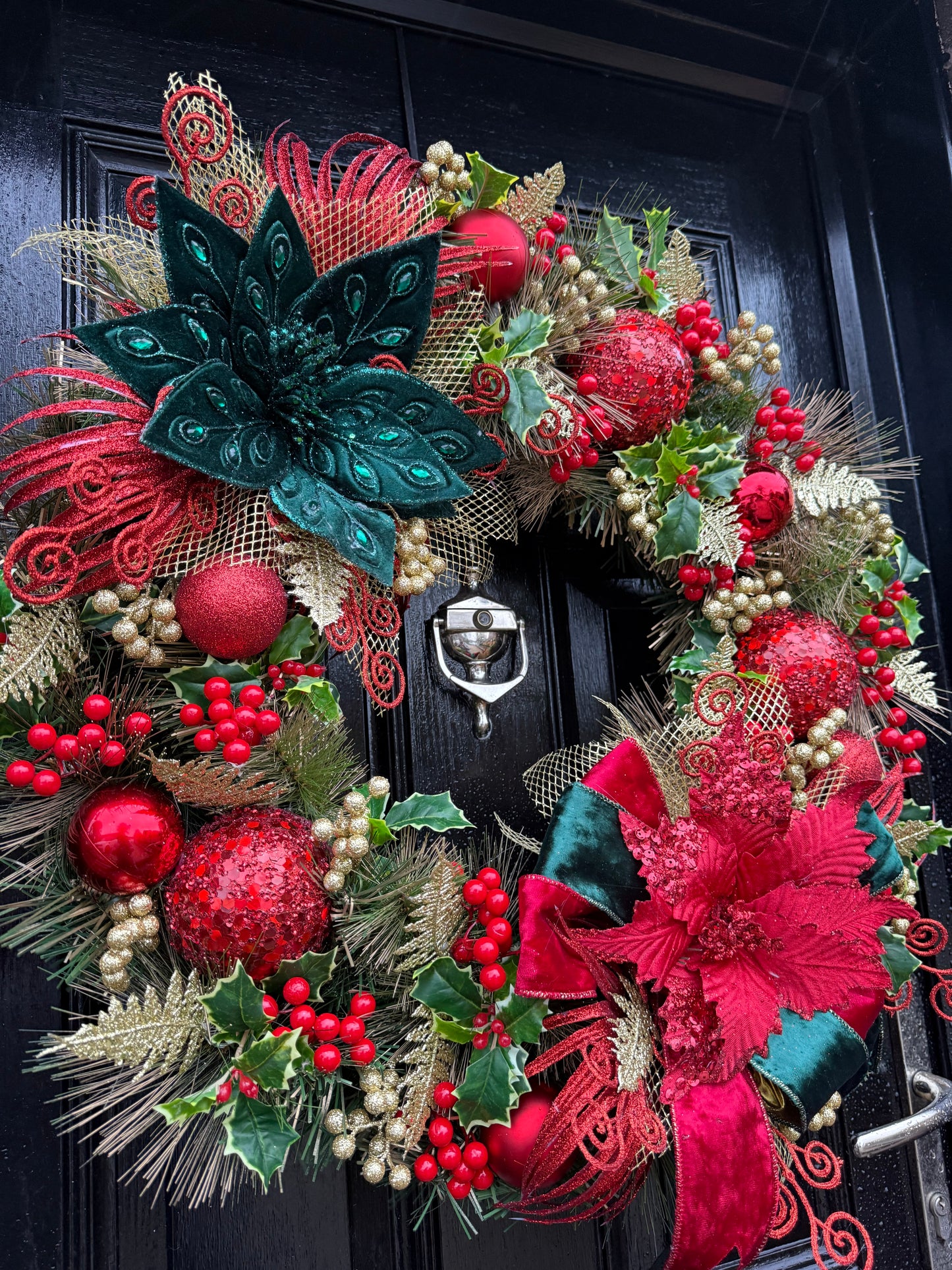 65cm DELUXE TRADITIONAL GREEN / RED POINSETTIA WREATH