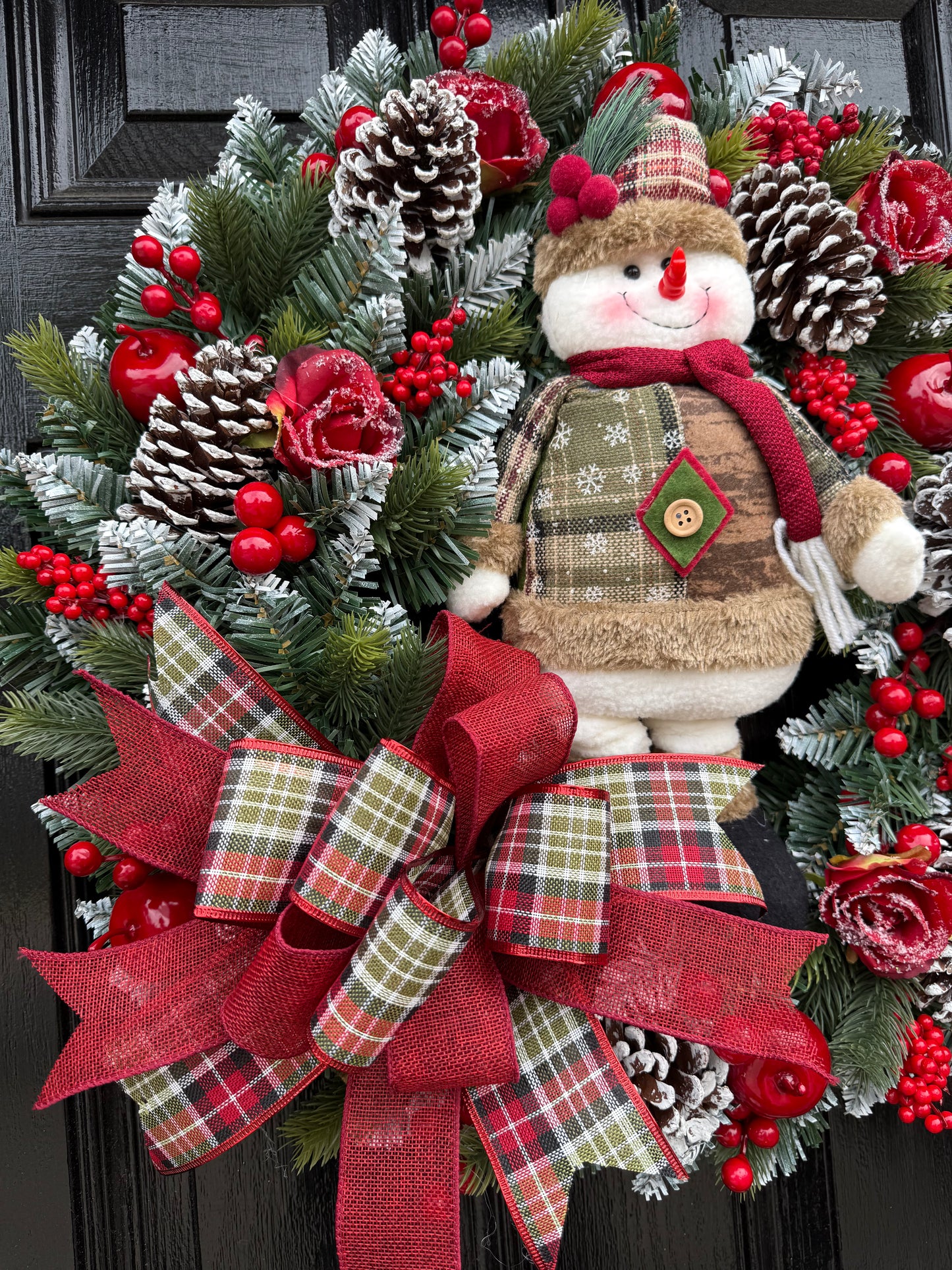 60cm DELUXE TRADITIONAL SNOWMAN FOLIAGE BERRY WREATH