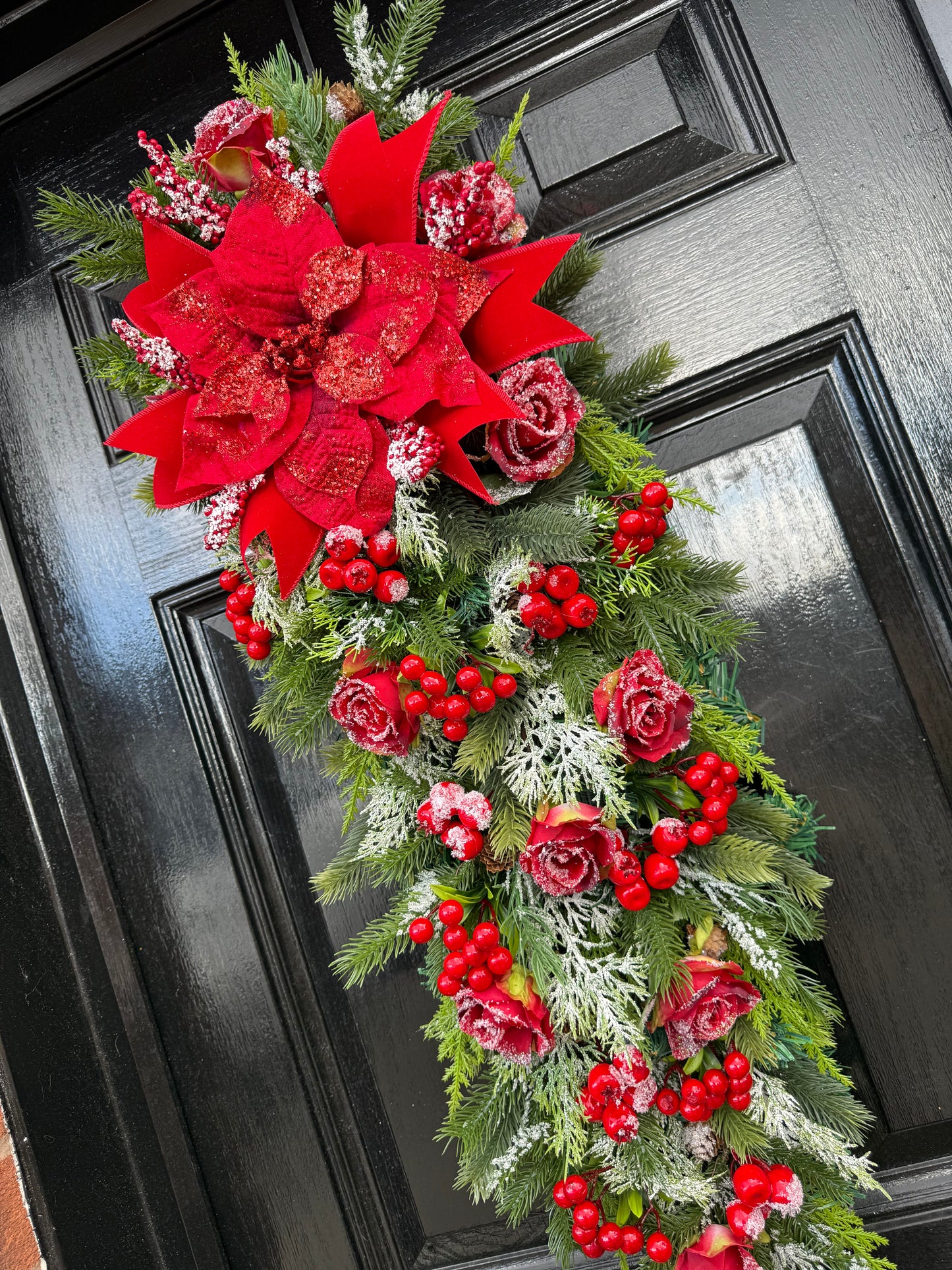 CHRISTMAS TRADITIONAL RED FROSTED DOOR SWAG