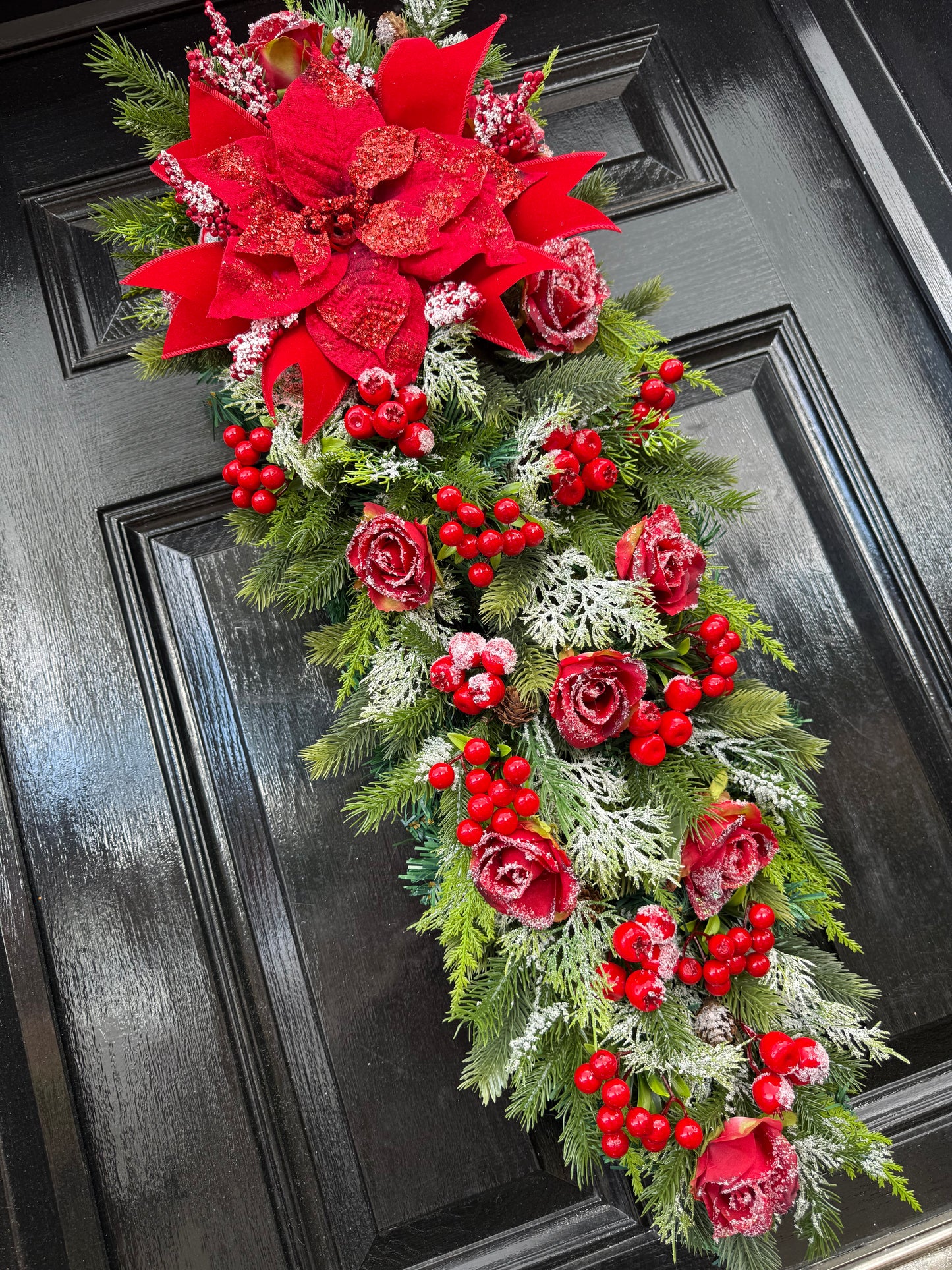 CHRISTMAS TRADITIONAL RED FROSTED DOOR SWAG