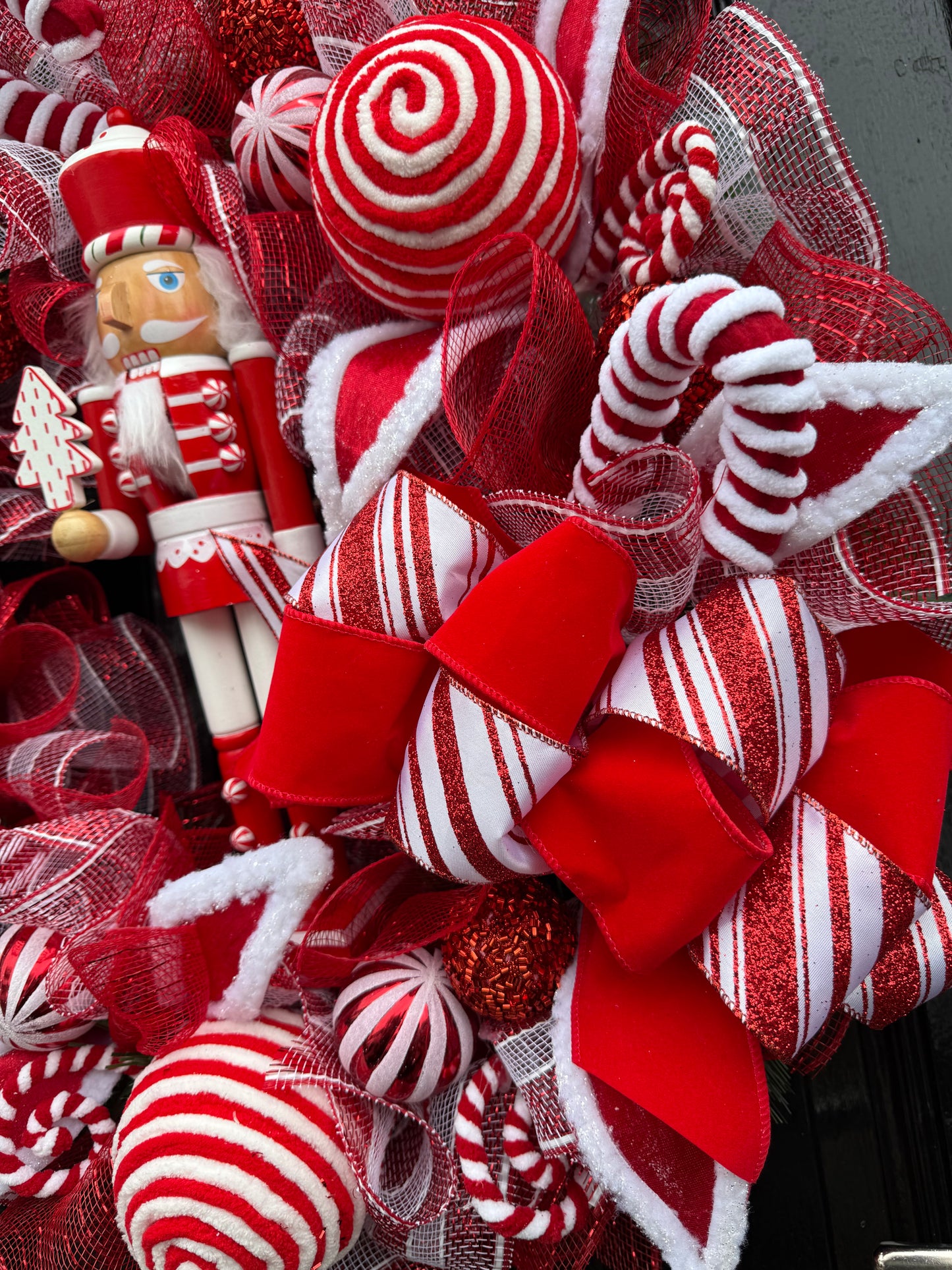 65cm DELUXE NUTCRACKER CANDY CANE MIXED WREATH