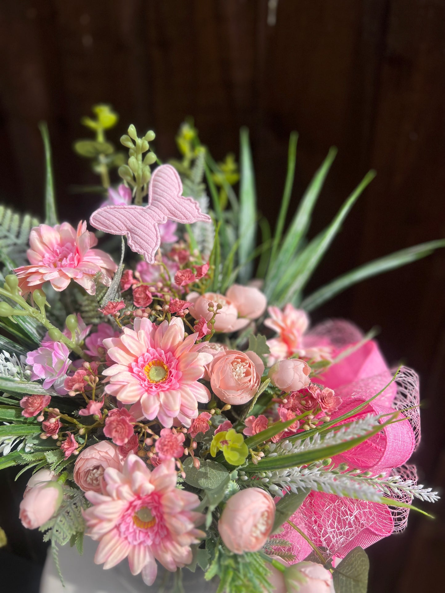 DELUXE METAL LARGE IN LOVING MEMORY MUM GRAVE POT PINKS