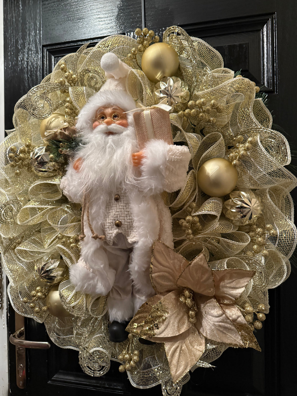 65cm DELUXE WINTER WONDERLAND GOLD /CREAM SANTA WREATH - IMMEDIATE DISPATCH