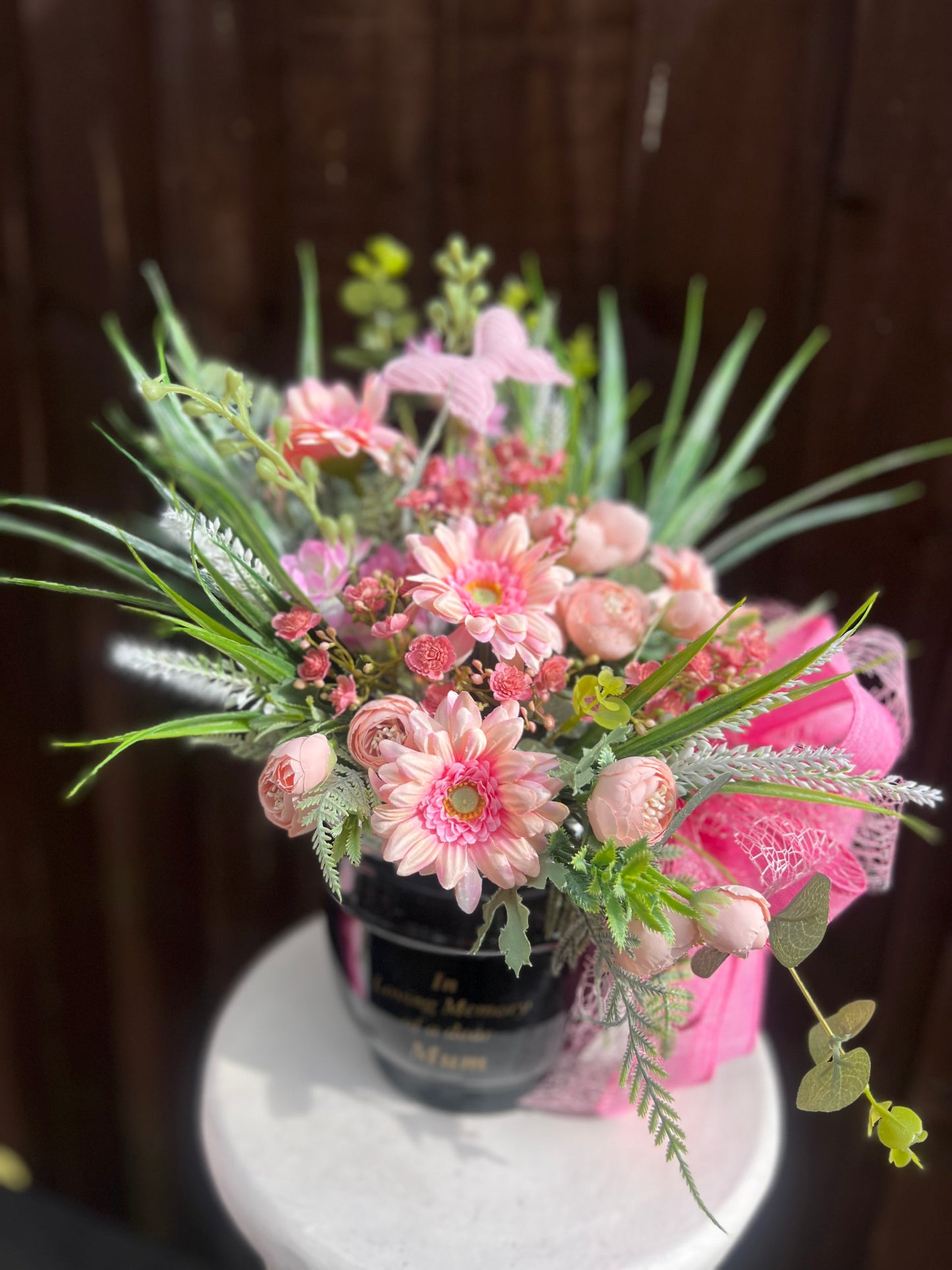 DELUXE METAL LARGE IN LOVING MEMORY MUM GRAVE POT PINKS