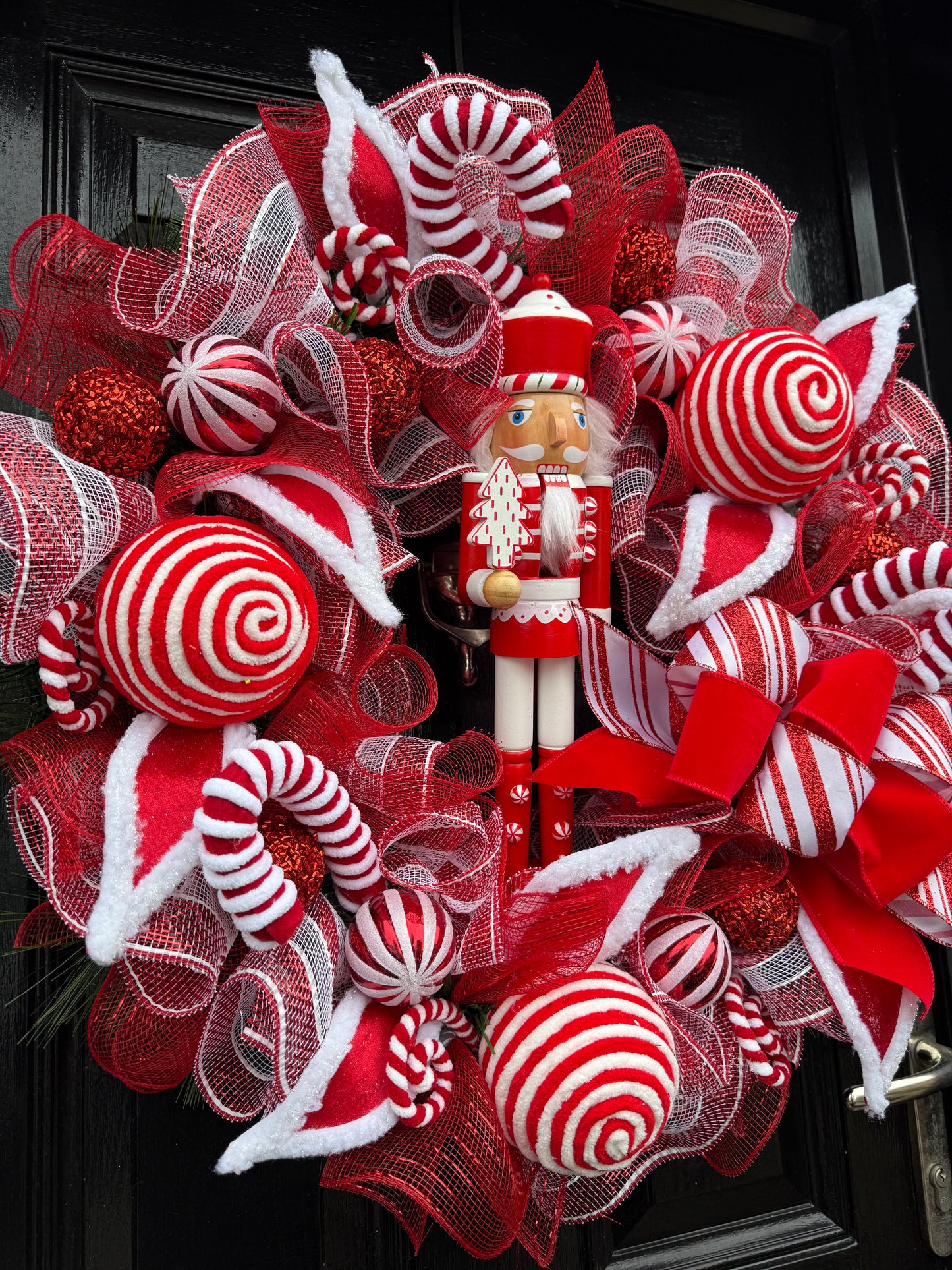65cm DELUXE NUTCRACKER CANDY CANE MIXED WREATH
