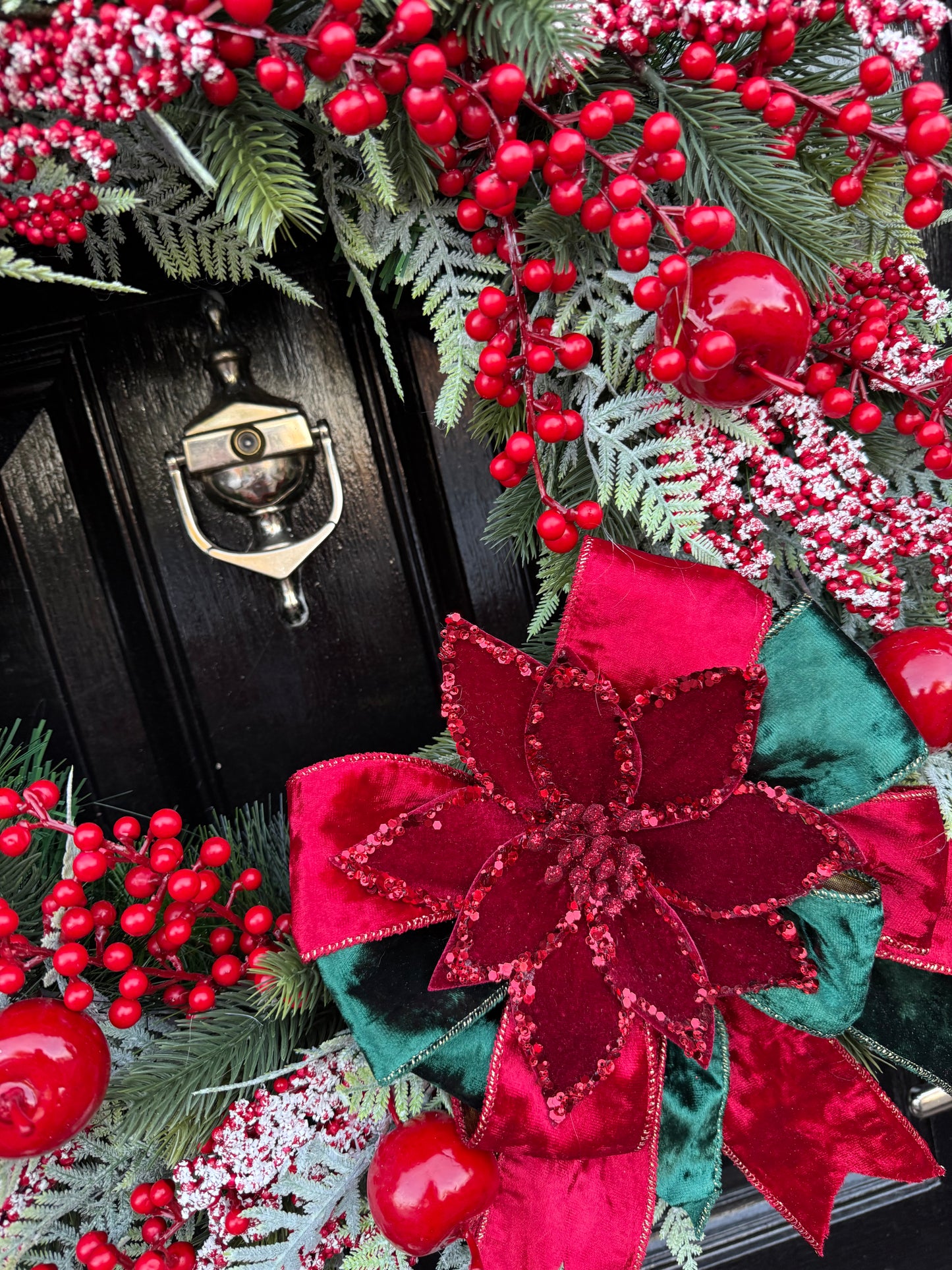 65cm DELUXE TRADITIONAL GREEN / RED POINSETTIA WREATH