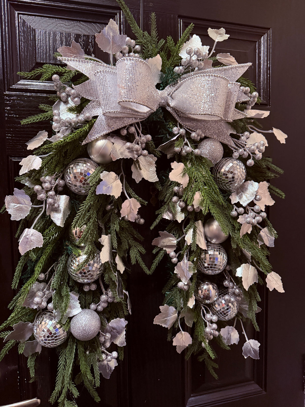 DELUXE SILVER MIRRORBALL FOLIAGE BERRY MIX HORSESHOE SWAG